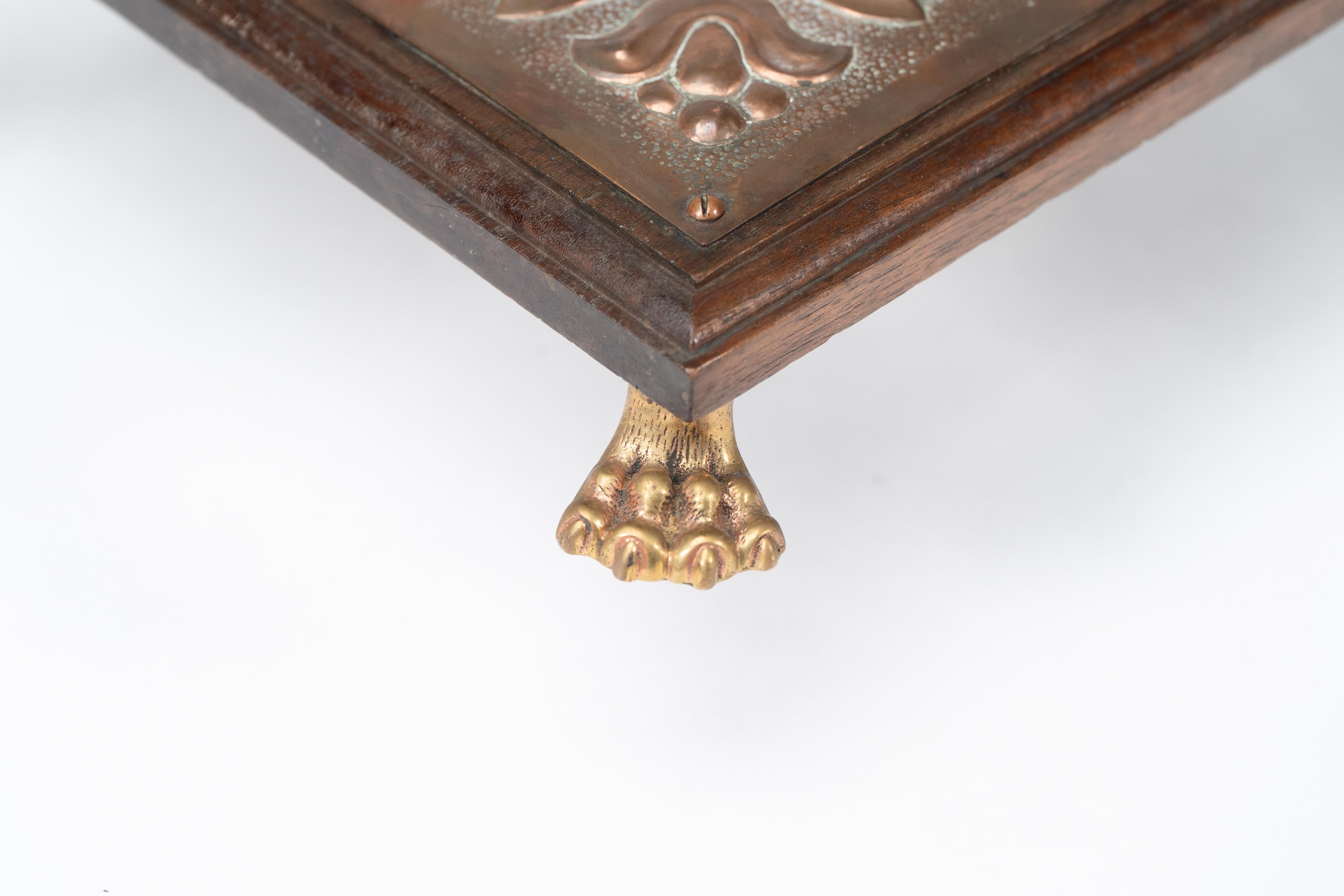 Benham & Froud attri. Ständer oder Untersetzer für Teekannen aus Kupfer und Eiche im Arts & Crafts-Stil im Angebot 5