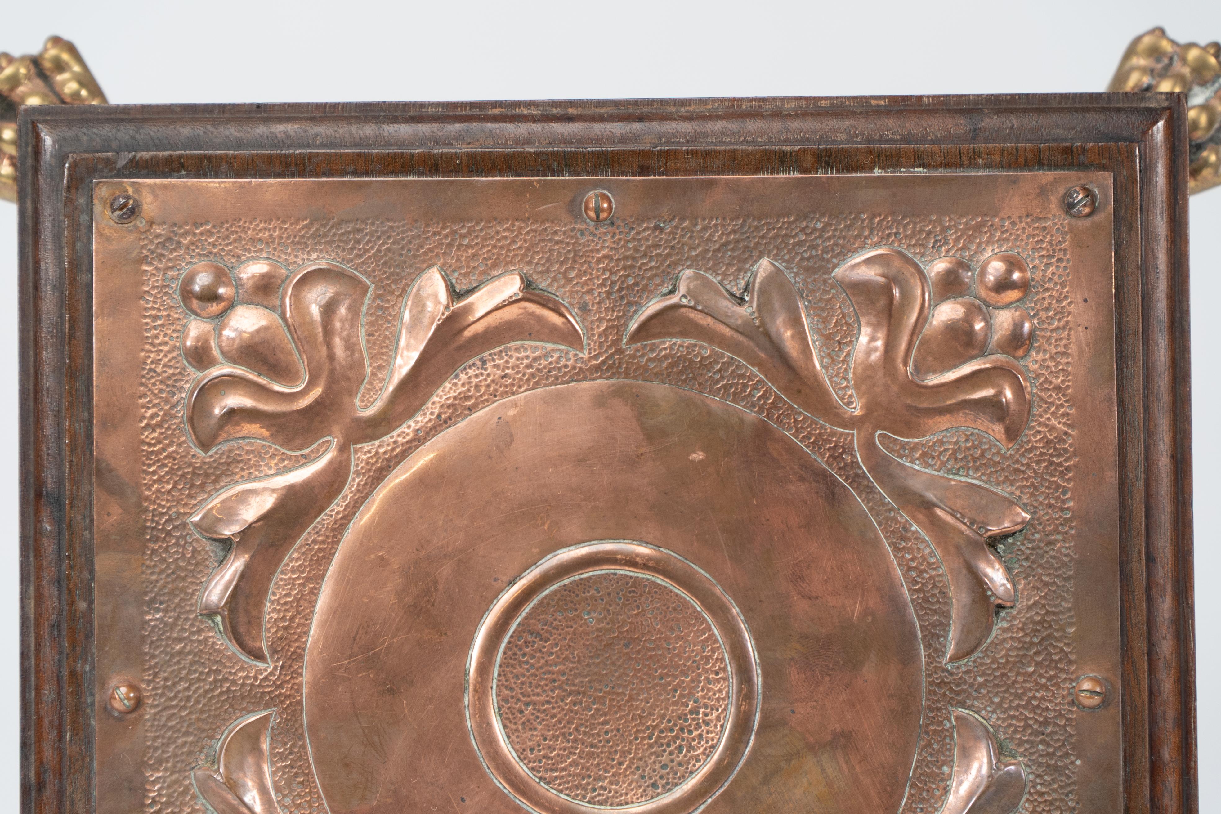 Benham & Froud attri. Ständer oder Untersetzer für Teekannen aus Kupfer und Eiche im Arts & Crafts-Stil im Angebot 1