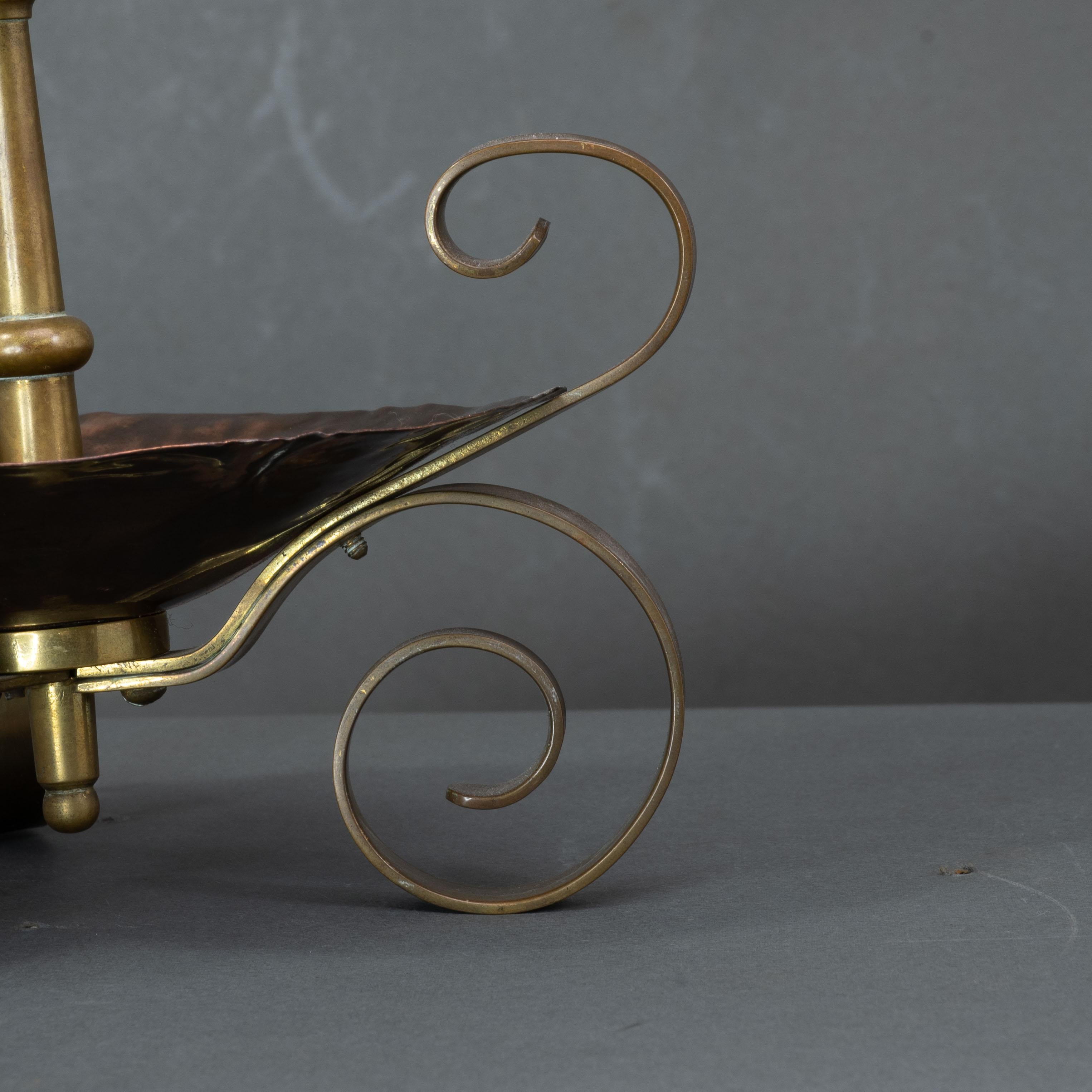 Benham & Froud. Coppia di portacandele da notte in rame Arts & Crafts con testa di fiore in vendita 10