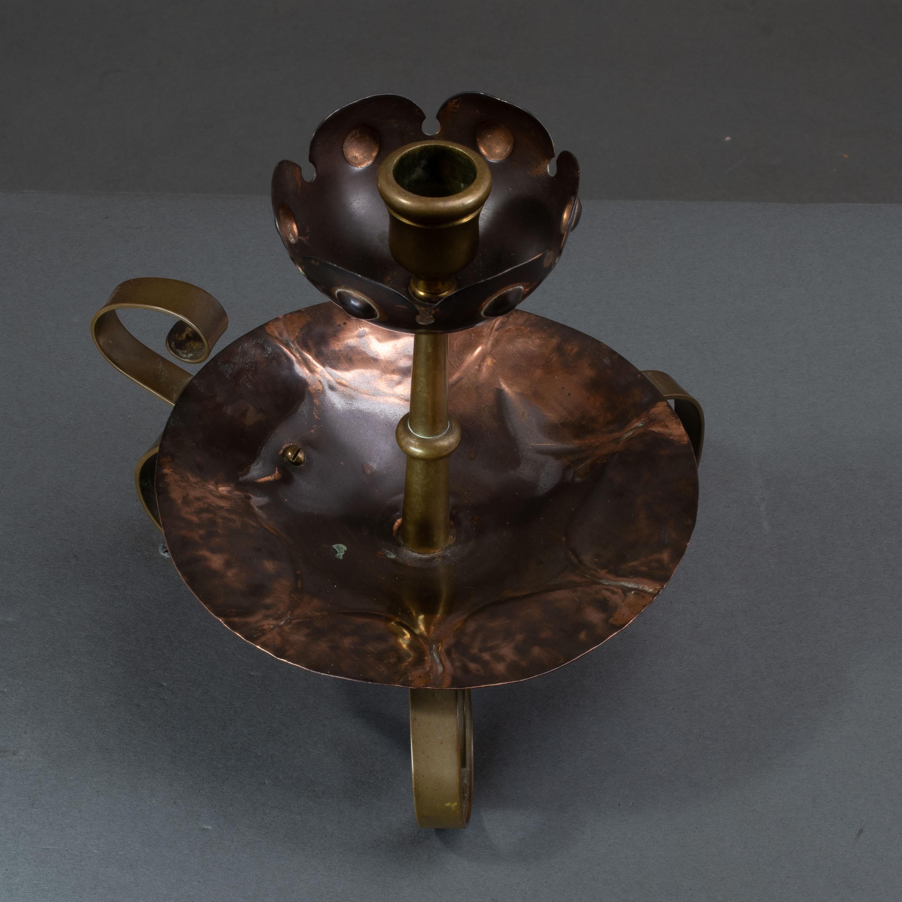Benham & Froud. Coppia di portacandele da notte in rame Arts & Crafts con testa di fiore in vendita 2