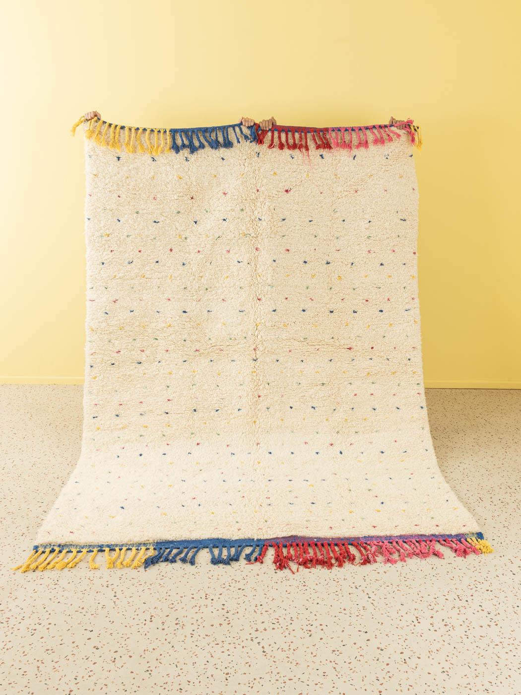 Beni Dots is a contemporary 100% wool rug – thick and soft, comfortable underfoot. Our Berber rugs are handwoven and handknotted by Amazigh women in the Atlas Mountains. These communities have been crafting rugs for thousands of years. One knot at a