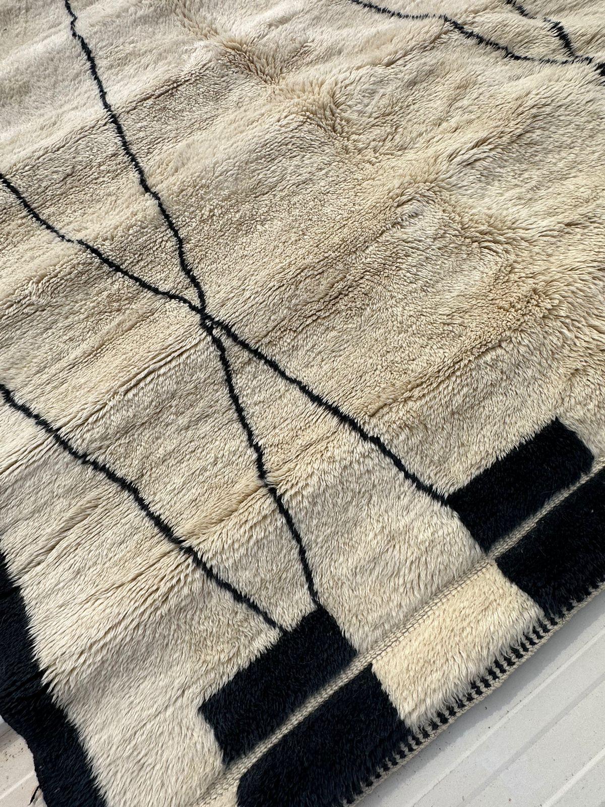Moroccan Beni Mrirt Rug 7'2 x 12'2 For Sale