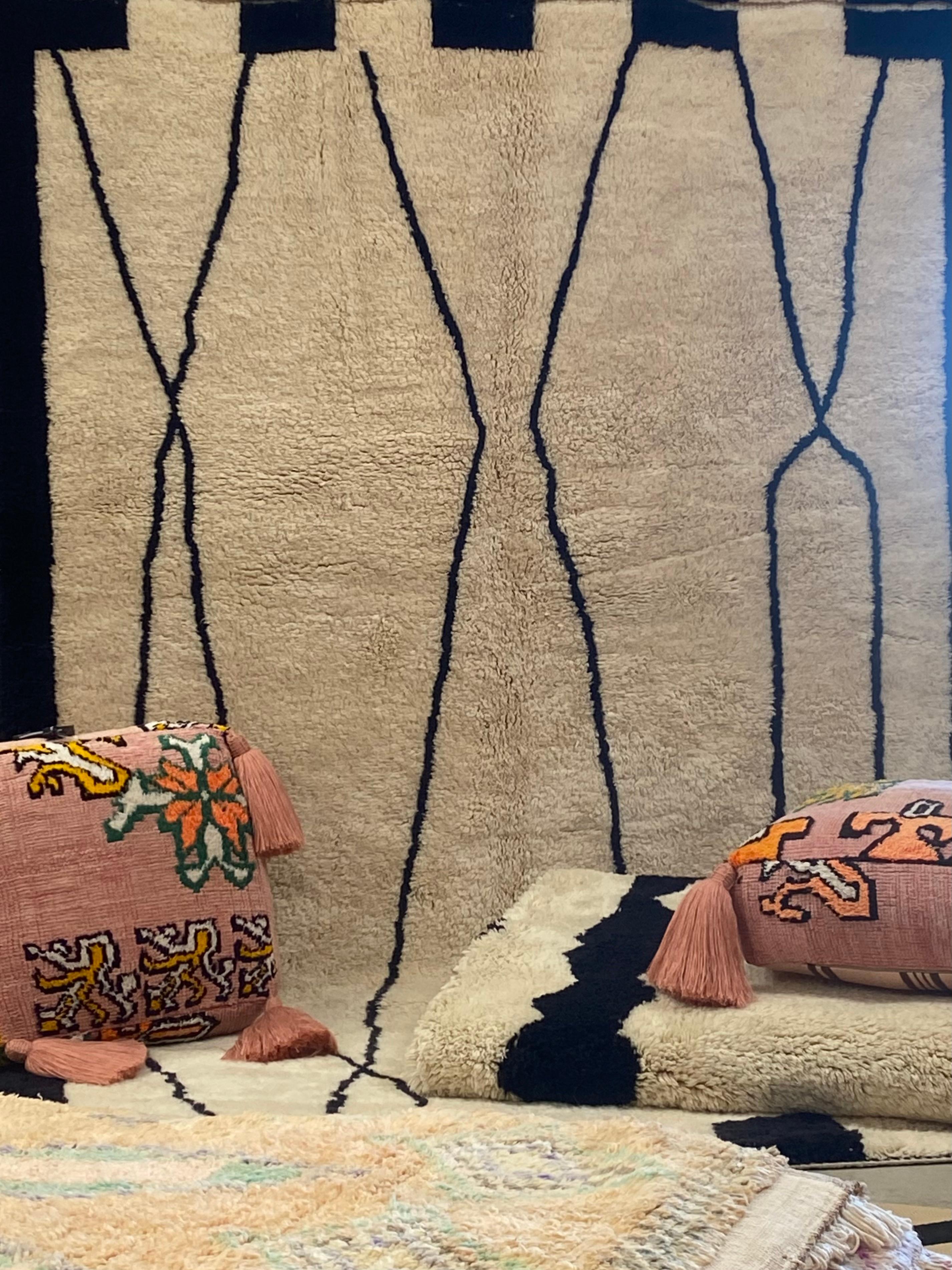 Hand-Woven Beni Mrirt Rug 7'2 x 12'2 For Sale