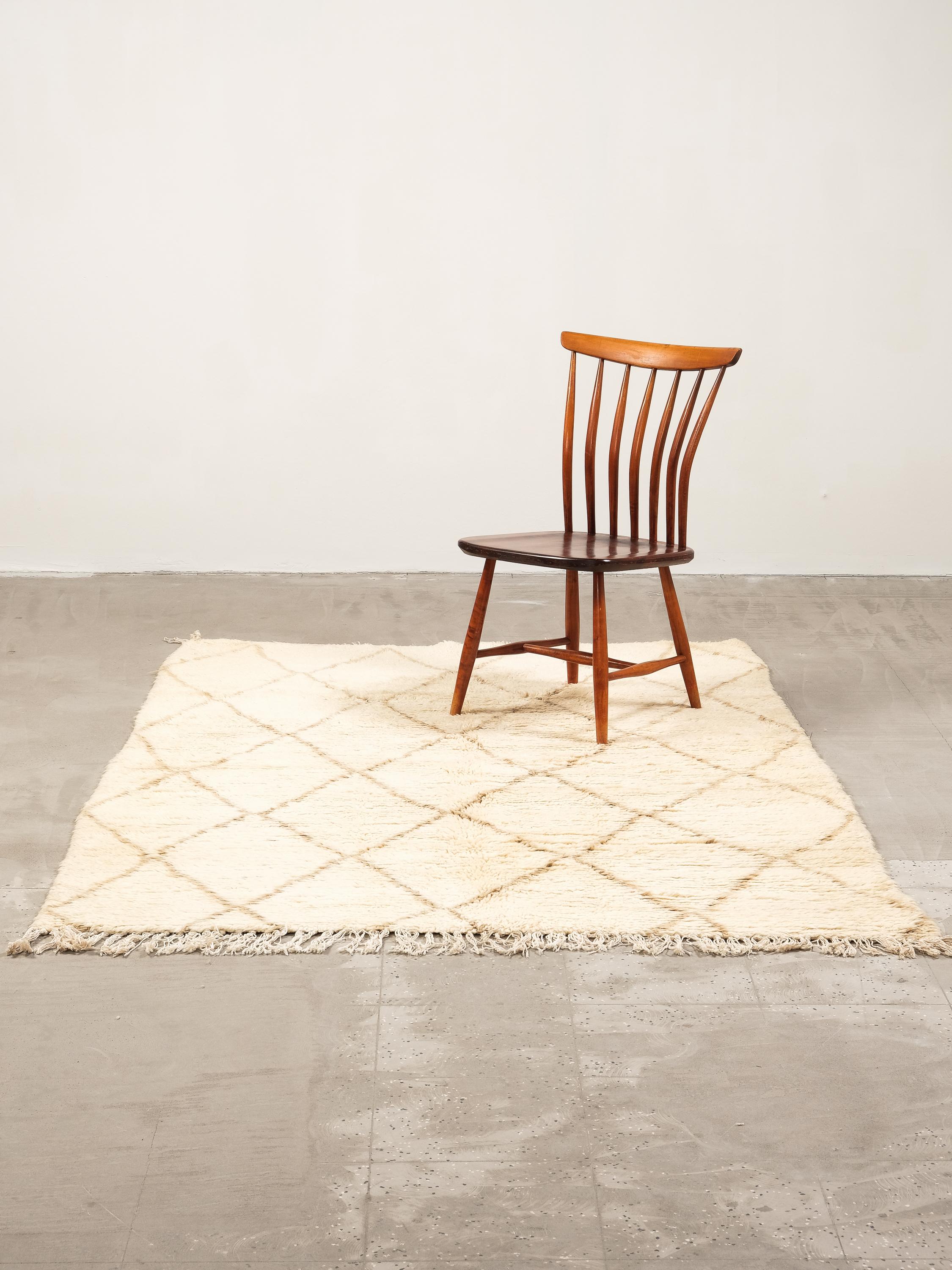 Beni Ouarain Teppich mit cremeweißem Fond und beige-braunem Rautenmotiv im Angebot 4
