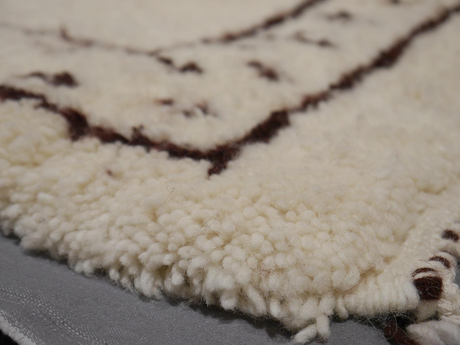 Beni Ourain Berber Lion Rug North African Moroccan Tribal Hand Knotted Wool For Sale 5