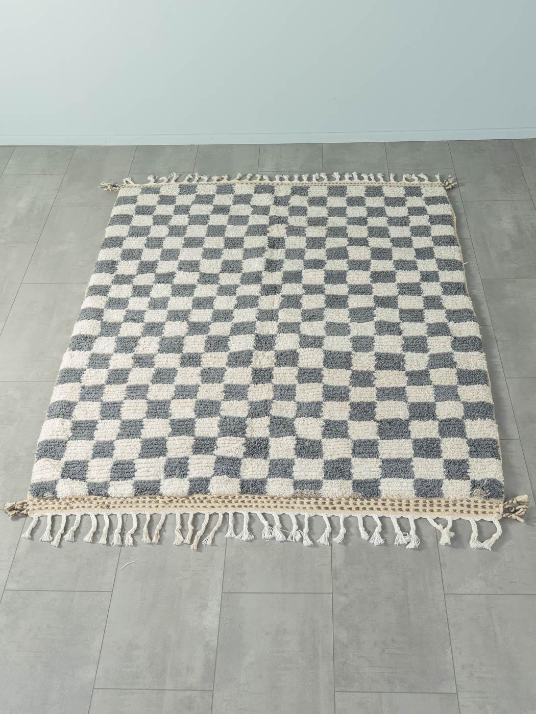 Grey Blue Check is a contemporary 100% wool rug – thick and soft, comfortable underfoot. Our Berber rugs are handwoven and handknotted by Amazigh women in the Atlas Mountains. These communities have been crafting rugs for thousands of years. One