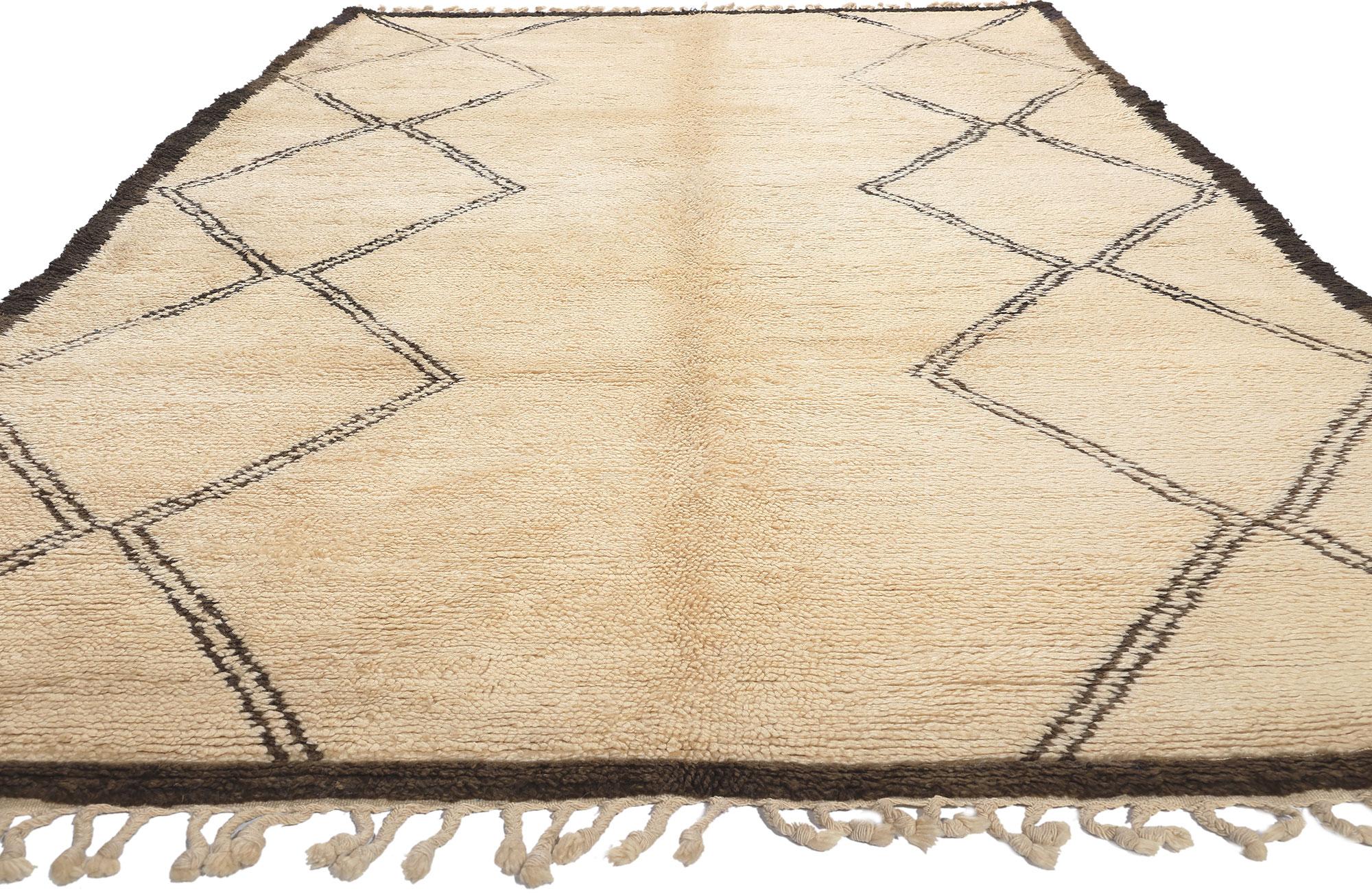 Marokkanischer Beni Ourain-Teppich im Vintage-Stil, Mid-Century Modern trifft auf minimalistischen Stil (Moderne der Mitte des Jahrhunderts) im Angebot