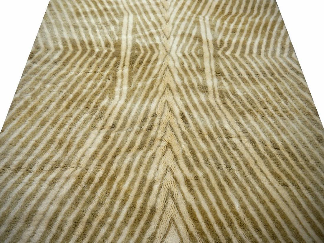 Tapis marocain Beni Ourain collection Djoharian beige motif tribal nord-africain en vente 3