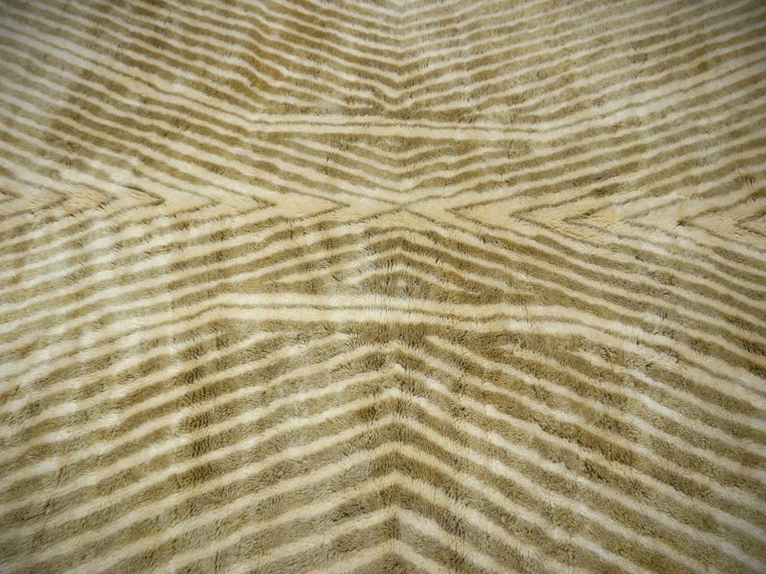Beni Ourain Beige Tapis marocain Amazigh Design tribal nord-africain - Collection Djoharian.

Les tapis berbères sont principalement fabriqués au Maroc, en Tunisie et en Algérie. Le plus grand producteur est le peuple berbère tribal et nomade du
