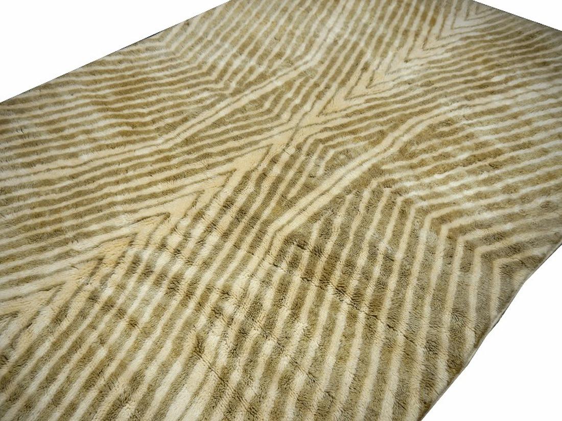 Marocain Tapis marocain Beni Ourain collection Djoharian beige motif tribal nord-africain en vente
