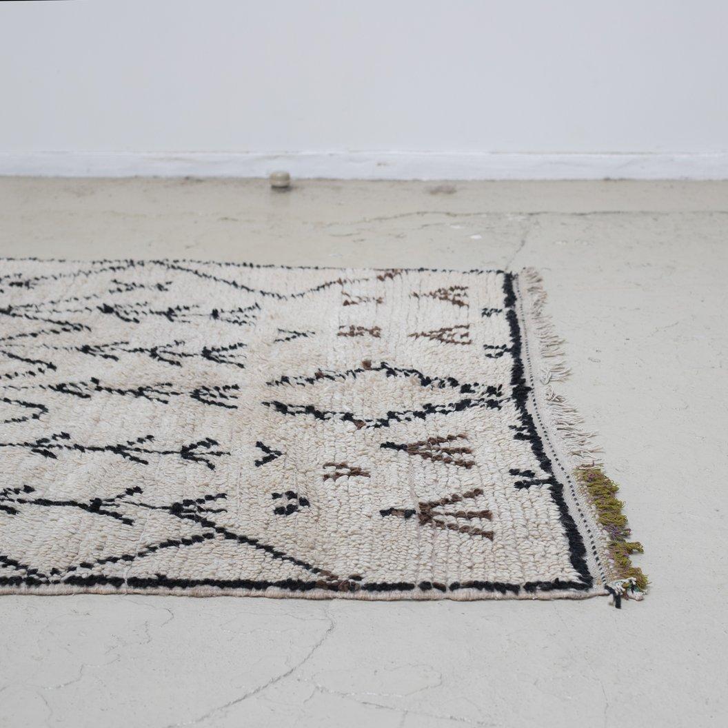 Beni Ourain Rug with Purple Line In Good Condition For Sale In Edogawa-ku Tokyo, JP