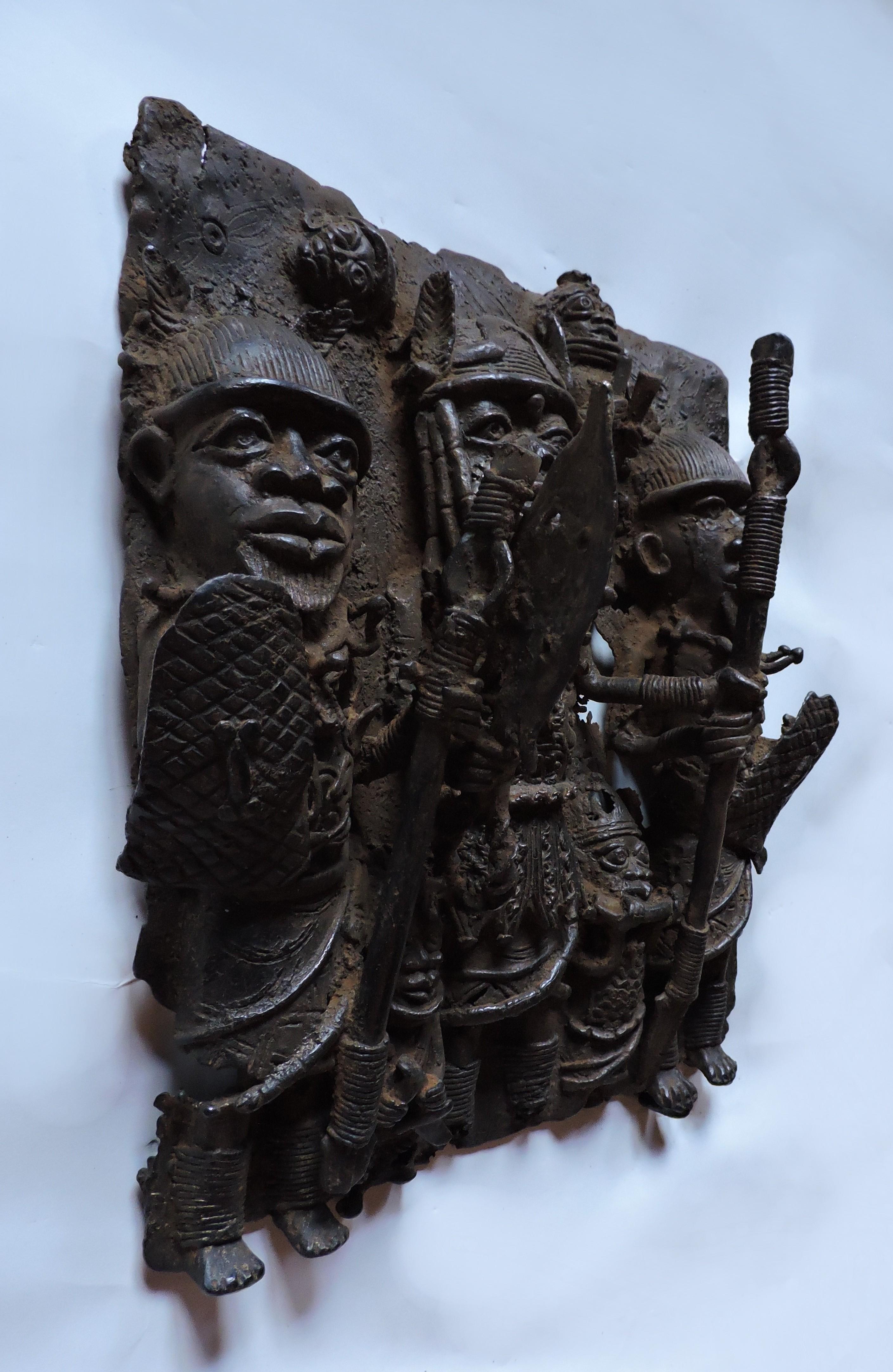 Benin African Art Tribal Bronze Relief Sculpture Plaque In Good Condition For Sale In Chesterfield, NJ