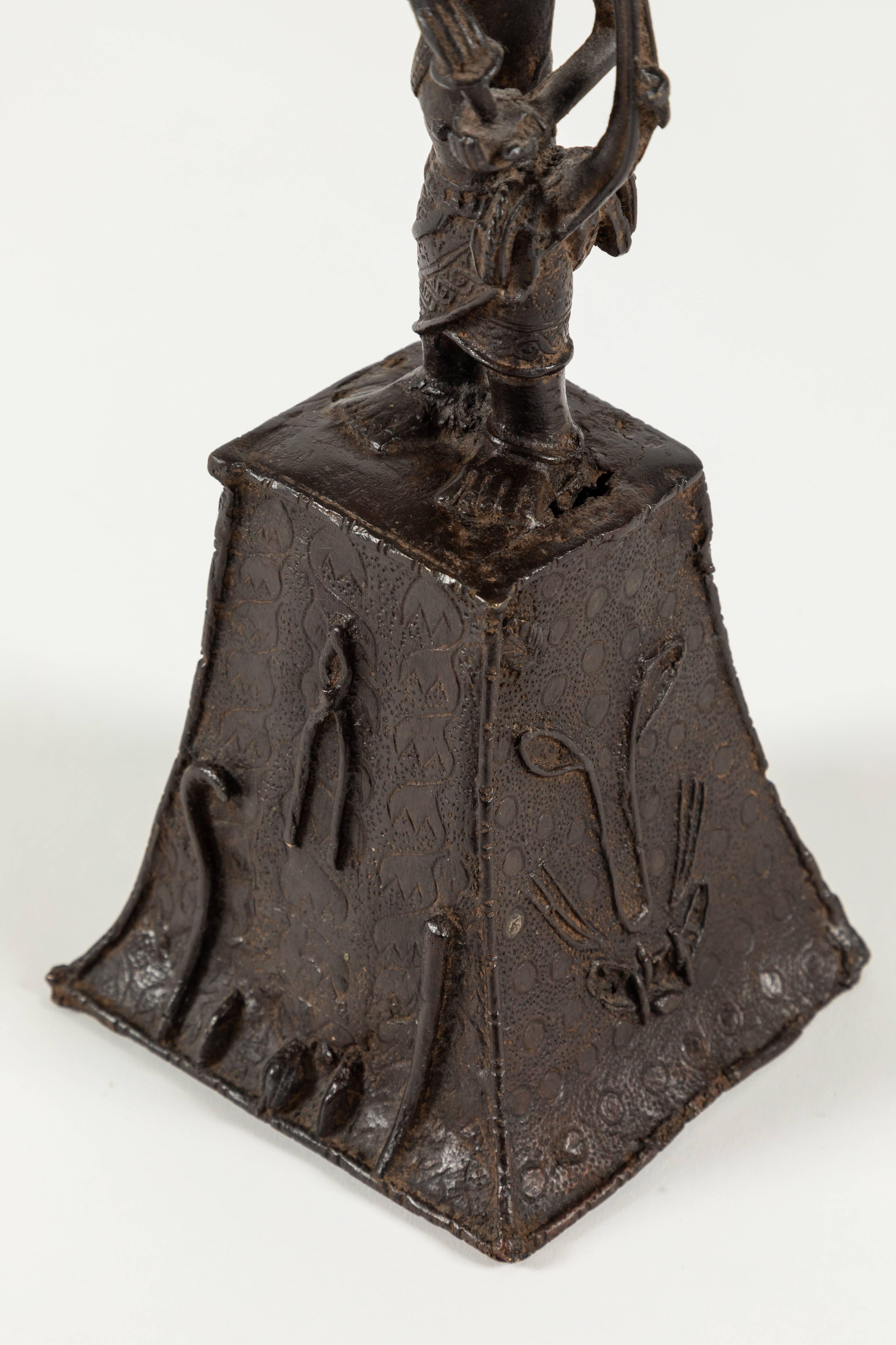 Nigerian Benin Bronze Bell Sculpture Depicting an Oba For Sale