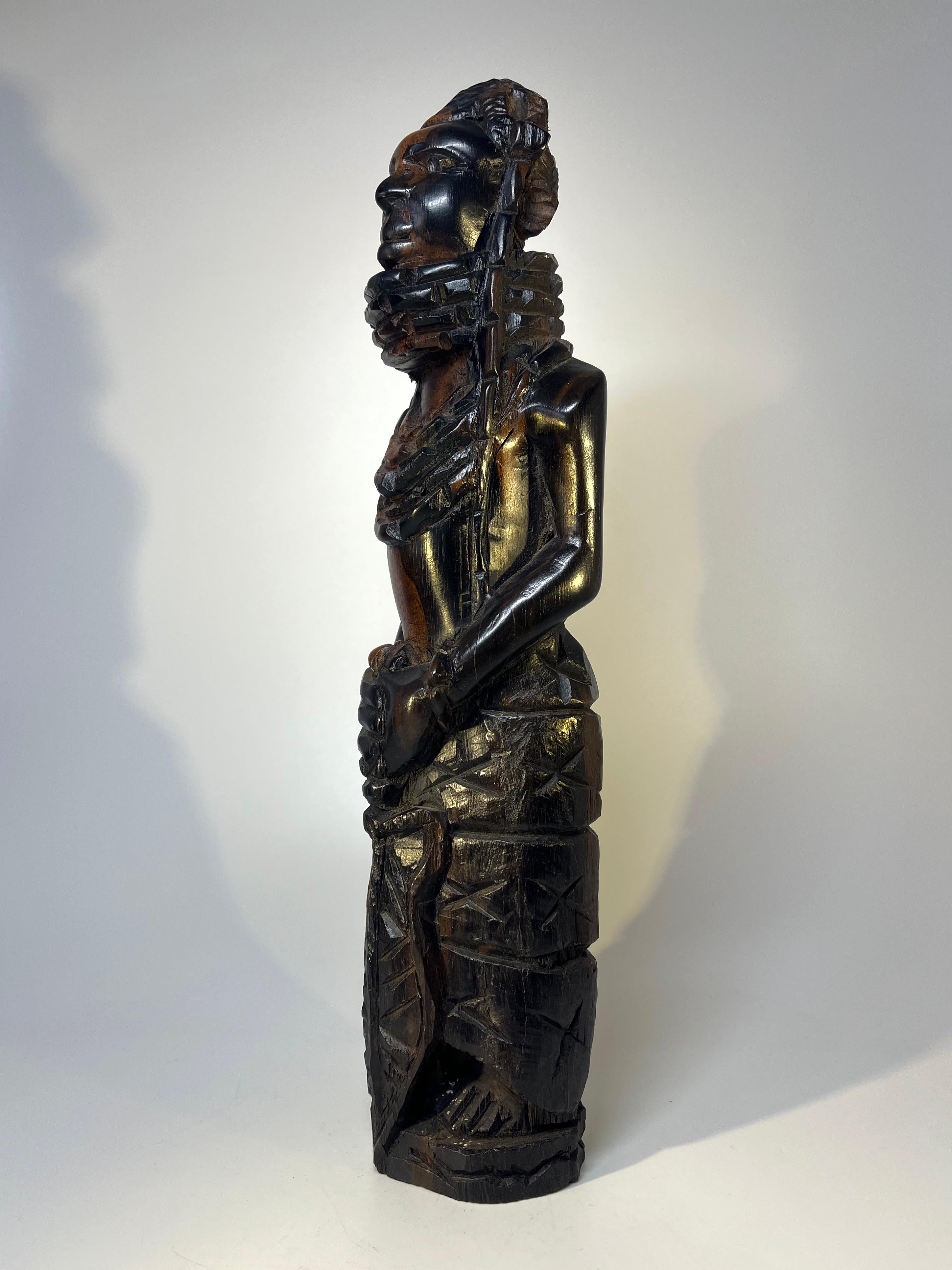 Artisanat Sculpture en ébène du Royaume de Benin d'un jeune roi Oba, Nigeria en vente