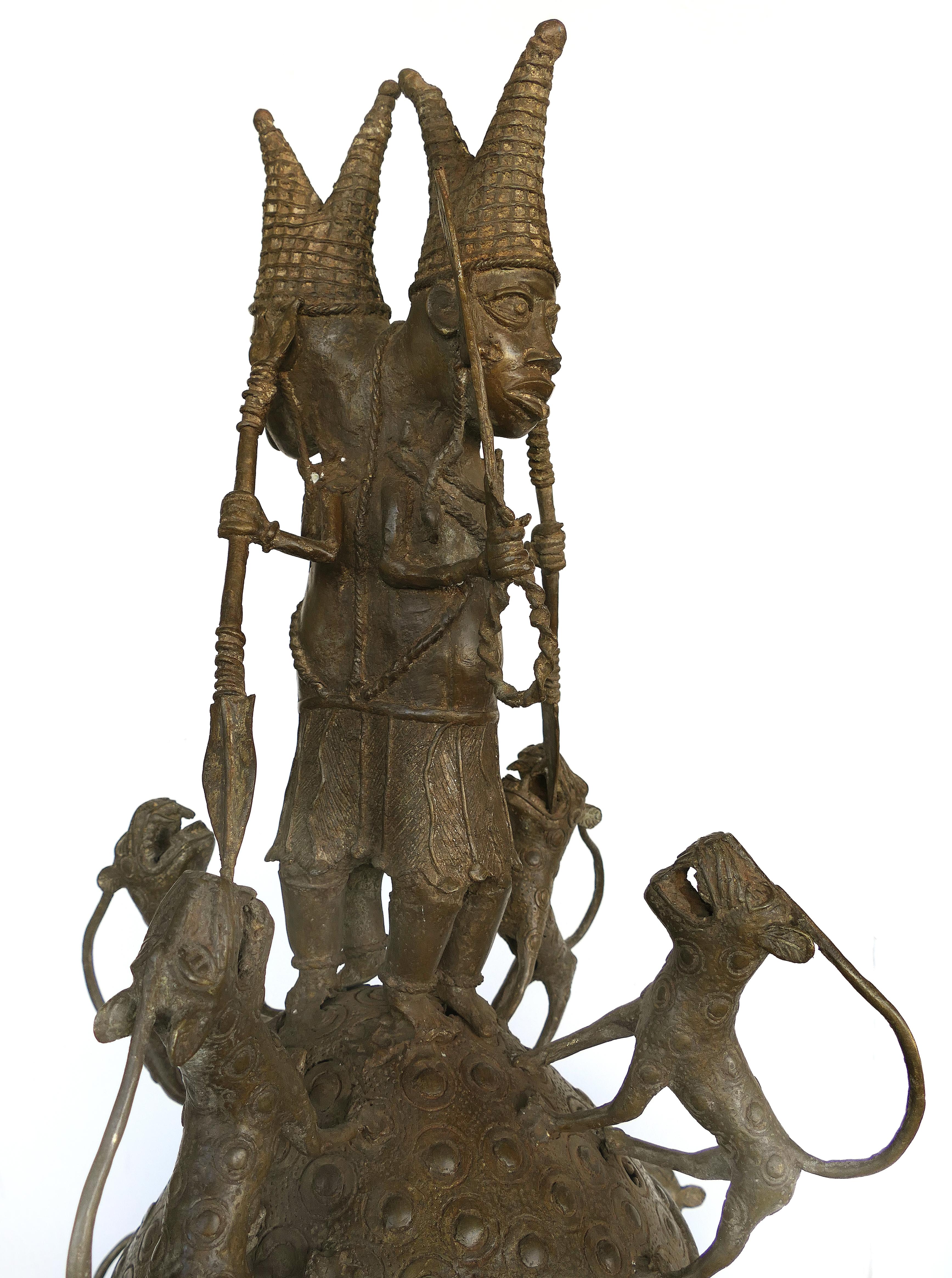 Benin ‘Nigeria’ Bronze Figural Offering Depicting Leopards and Tribesmen In Good Condition For Sale In Miami, FL