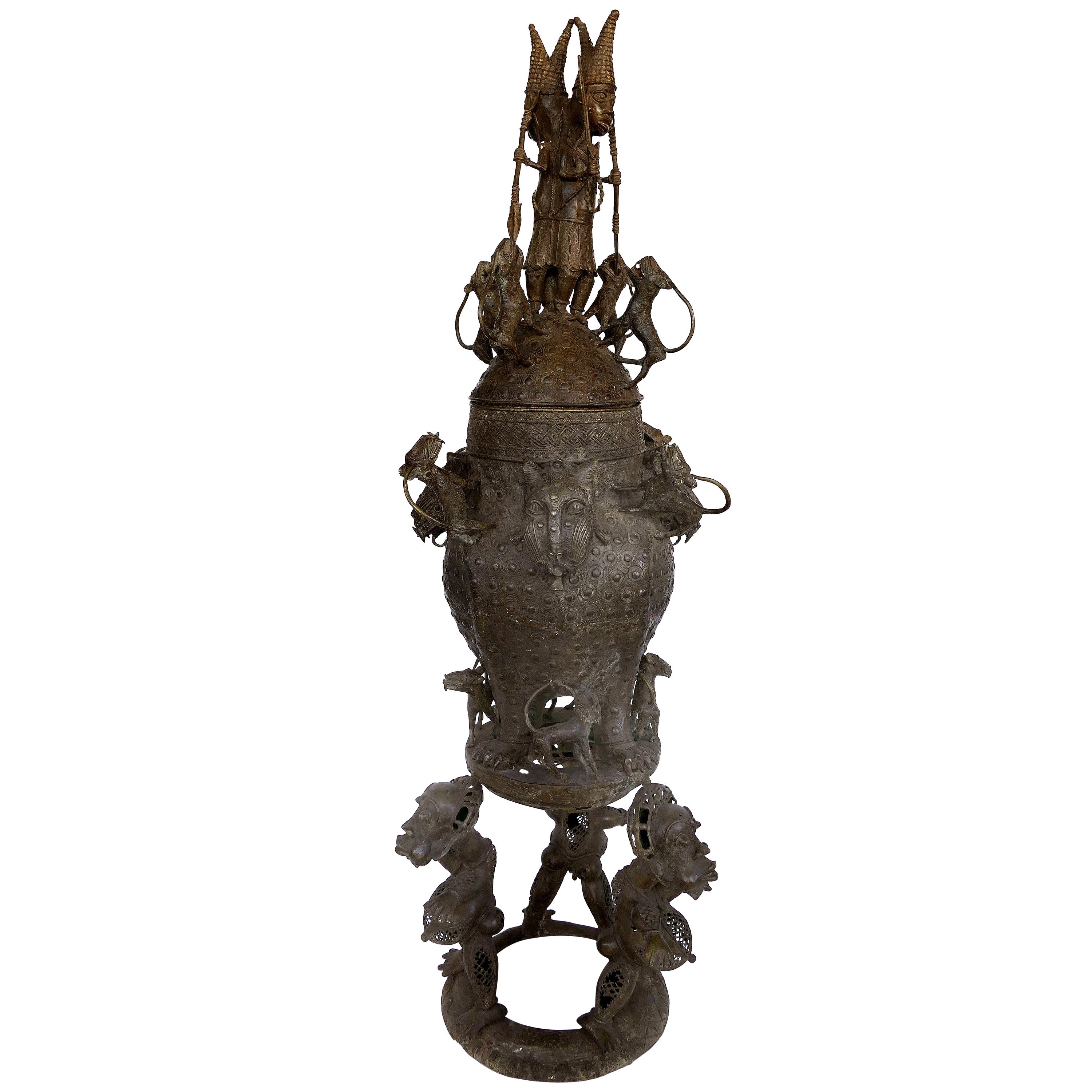 Benin, figurine en bronze "Nigéria" représentant des léopards et des tribus