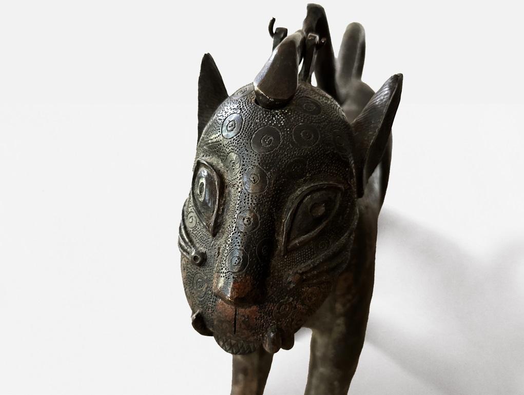 Benin „Nigeria“ Bronze-Skulptur eines stehenden Leoparden aus Bronze im Angebot 4