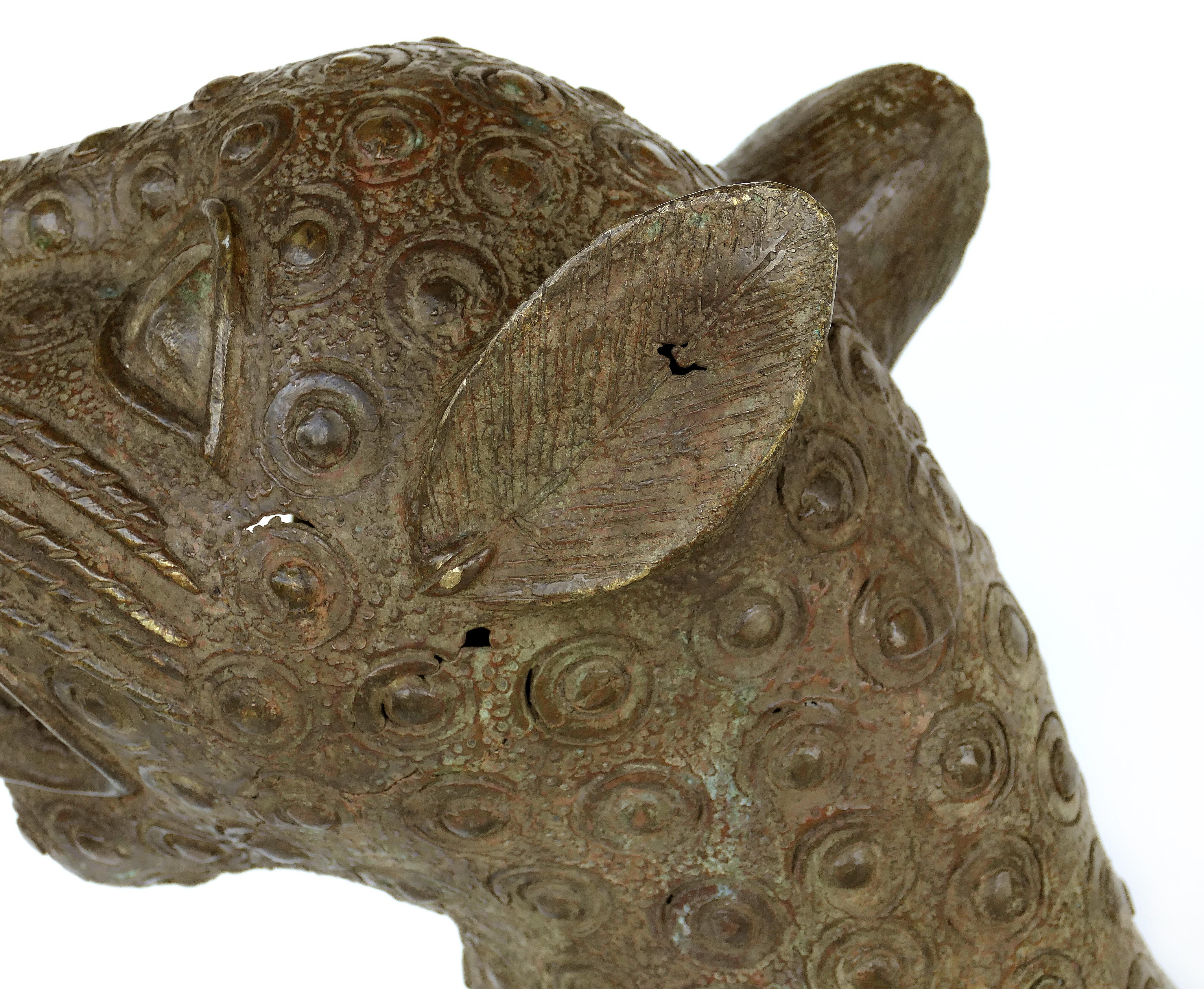 20ième siècle Sculptures en bronze de léopards du Bénin 