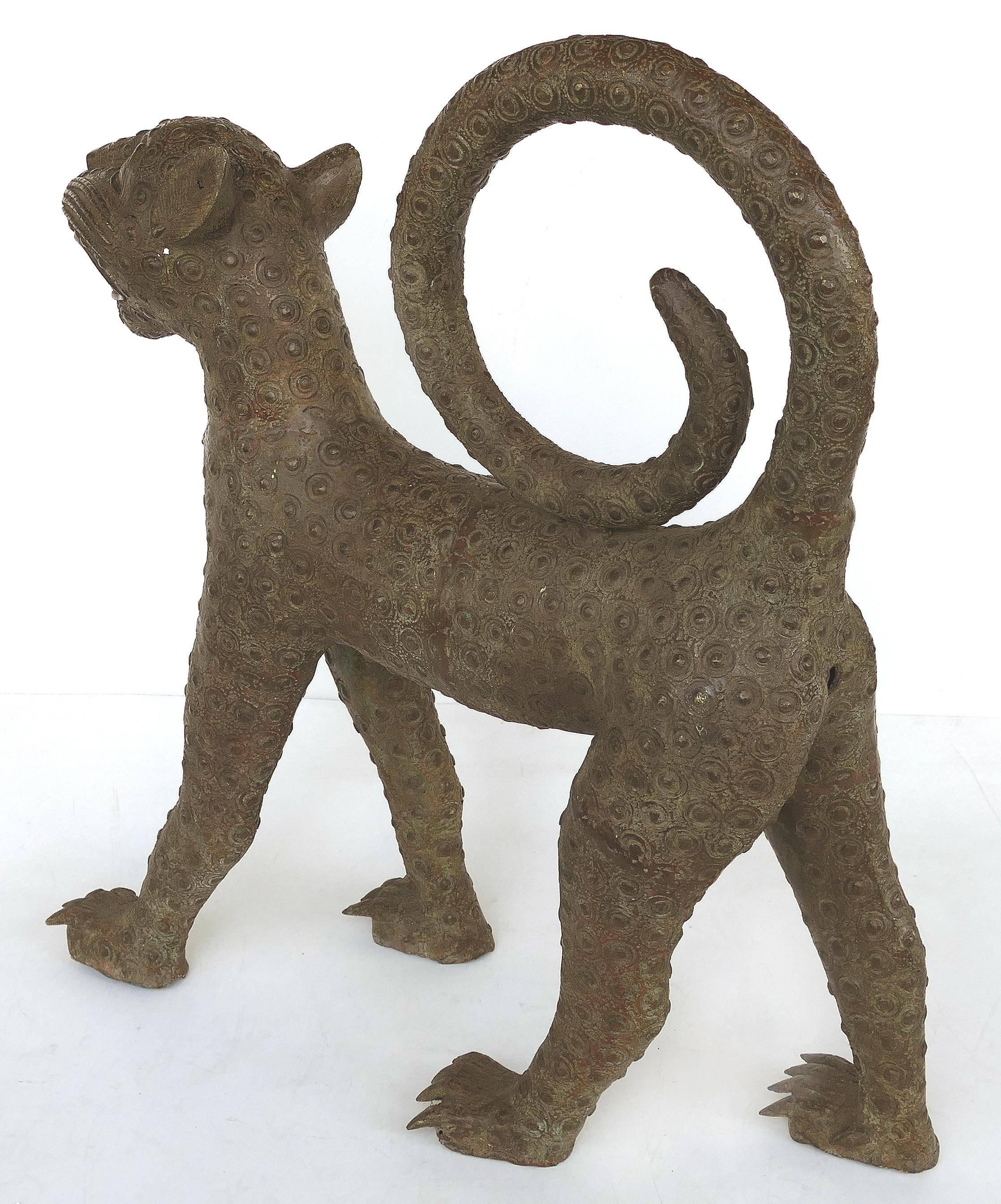 Sculptures en bronze de léopards du Bénin 