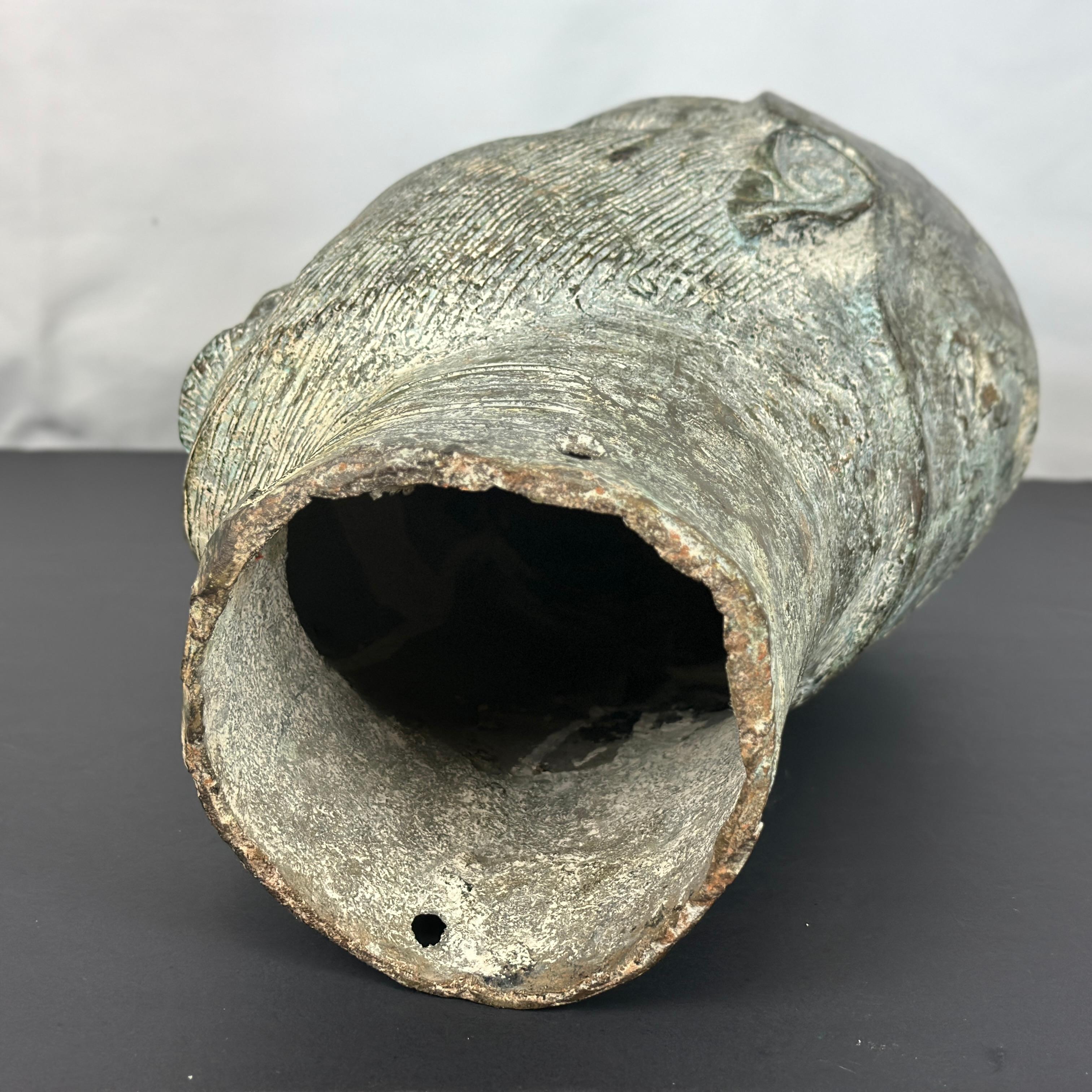 Tête en bronze patiné du Bénin en vente 1