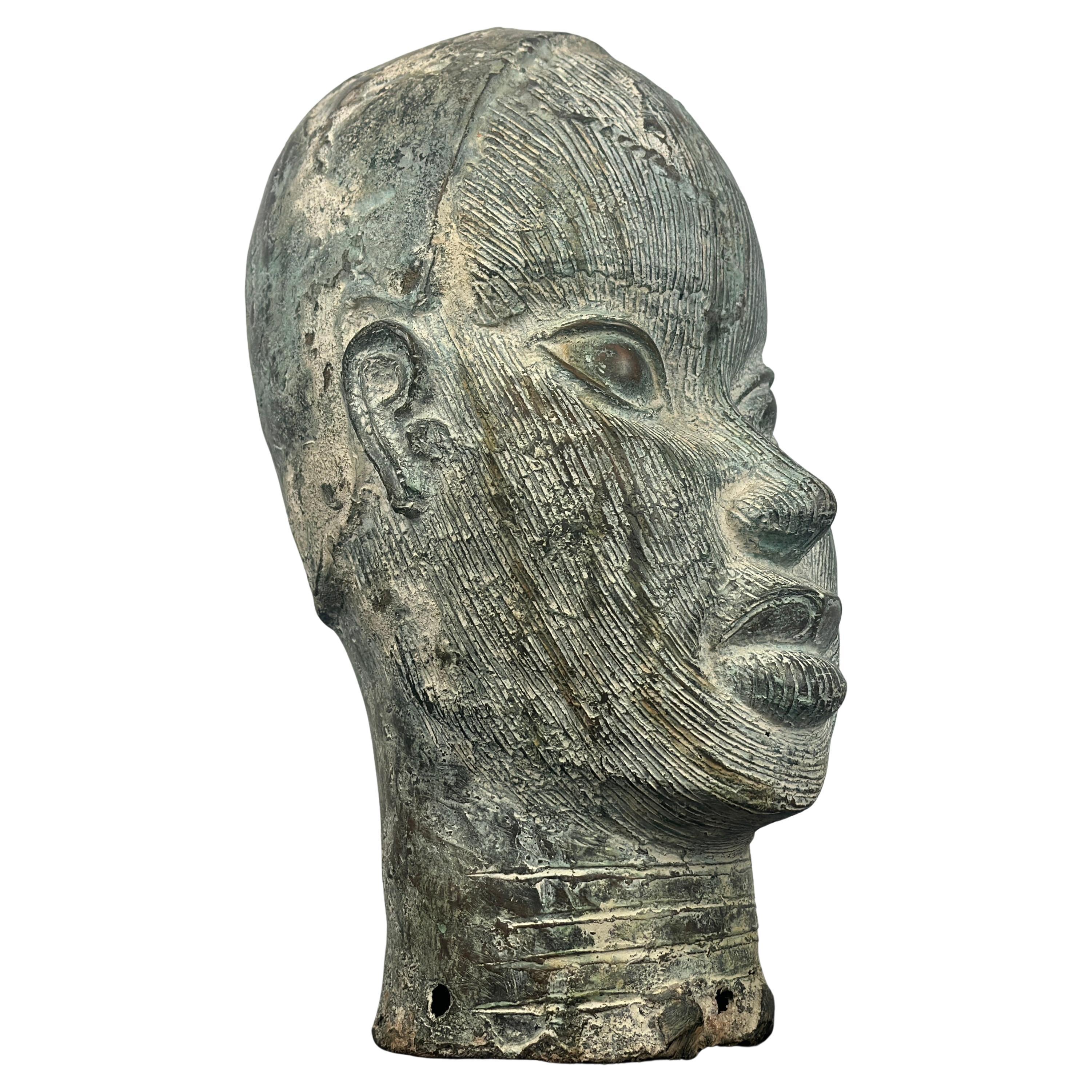 Tête en bronze patiné du Bénin en vente
