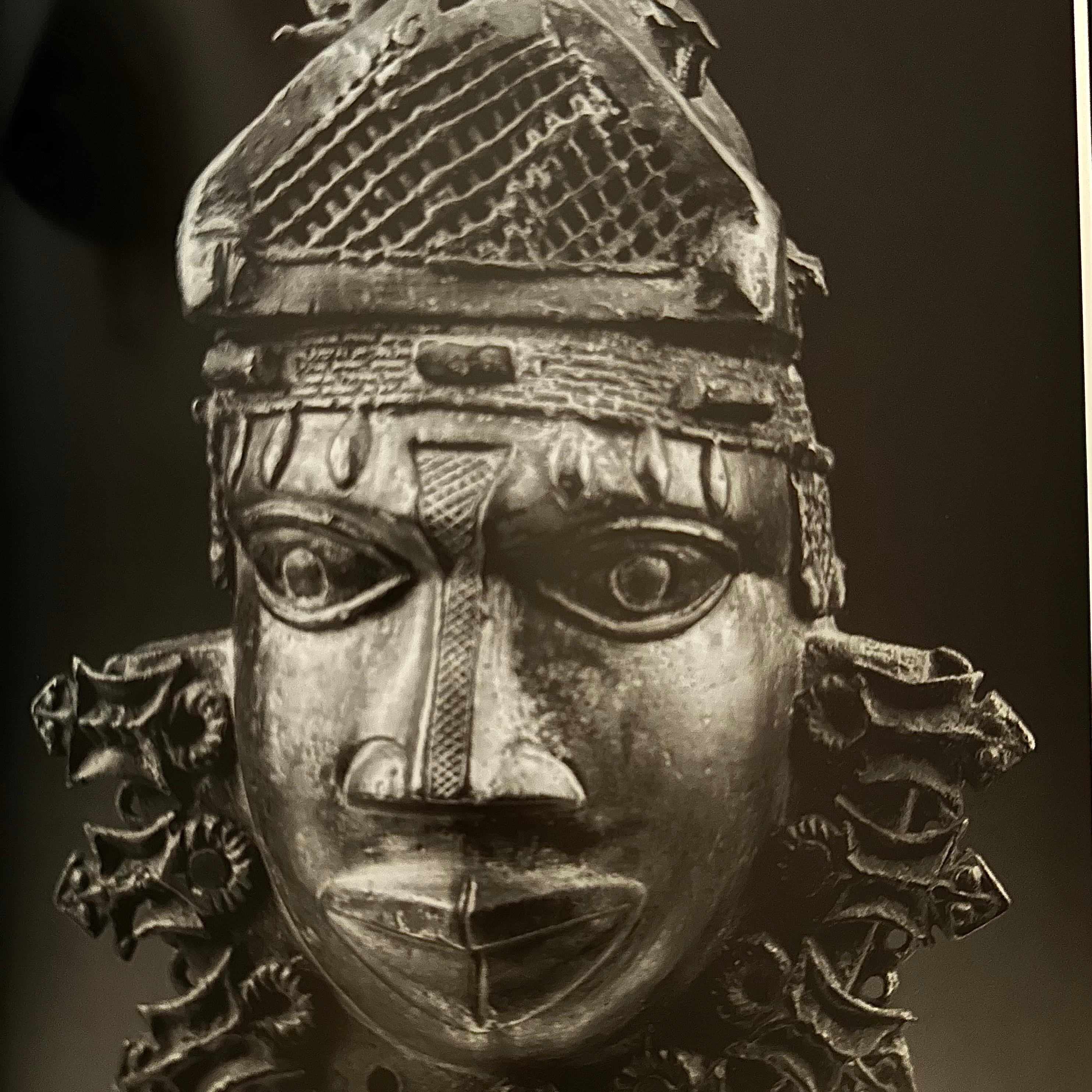 Late 20th Century Benin, Tresor Royal - Armand Duchâteau - 1st Edition, Paris, 1990 For Sale