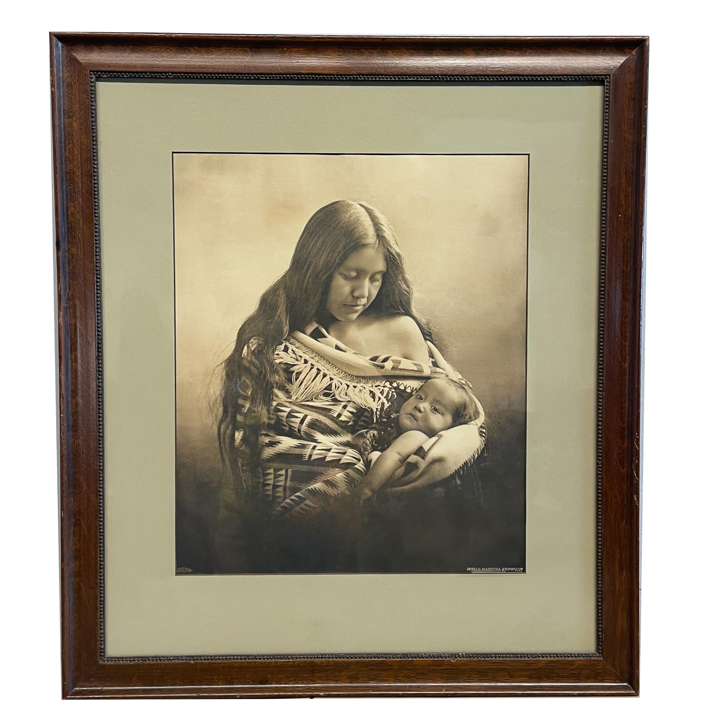 Figurative Photograph di Benjamin A. Gifford - Antica foto alla gelatina d'argento dei nativi americani "Indian Madonna & Child" dell'Oregon