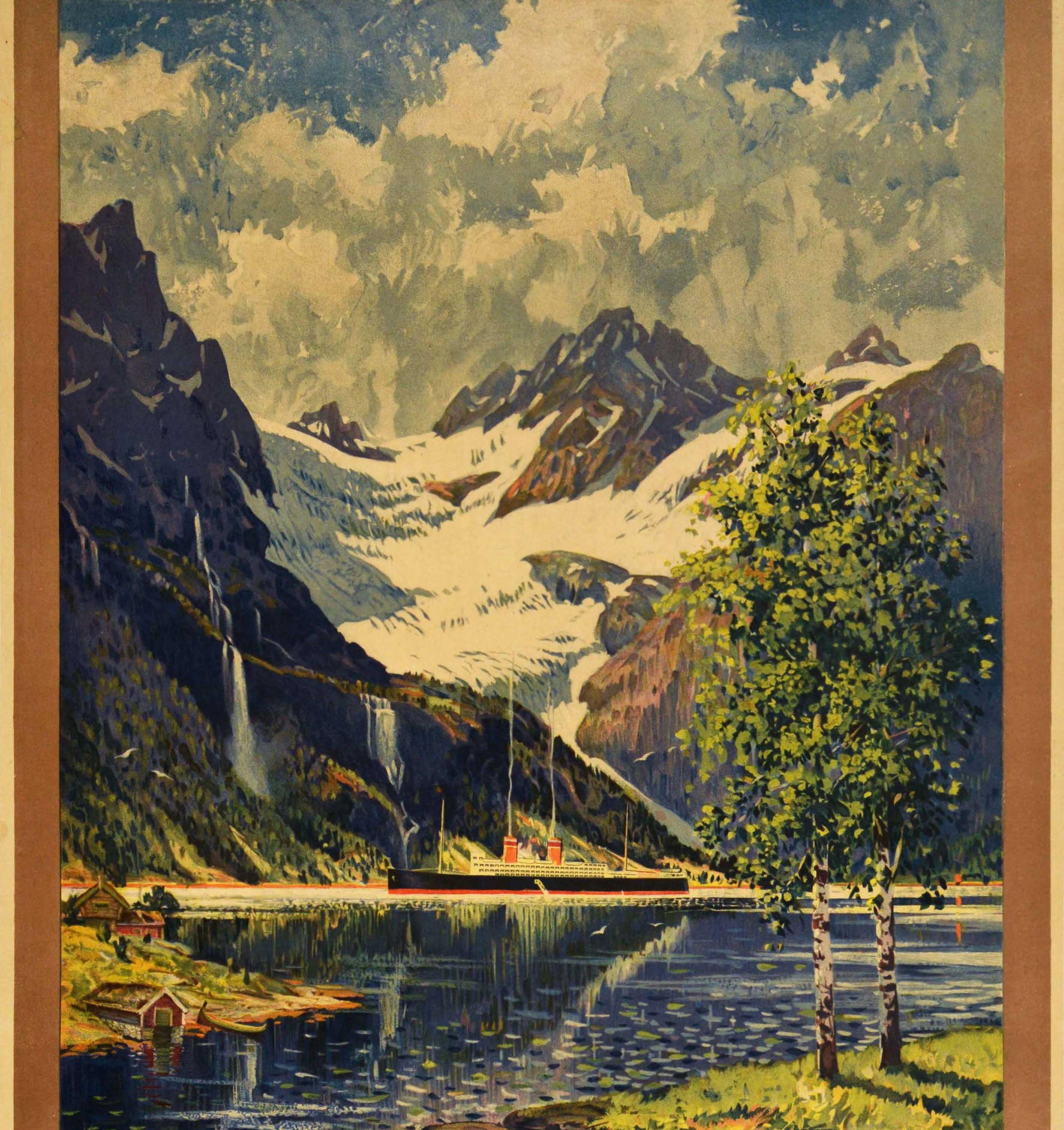 Affiche publicitaire originale pour les voyages en train en Norvège, saison d'été juin-septembre, avec une superbe illustration de Benjamin Blessum (1877-1954) représentant un fjord panoramique du paysage norvégien avec un lac au premier plan, des