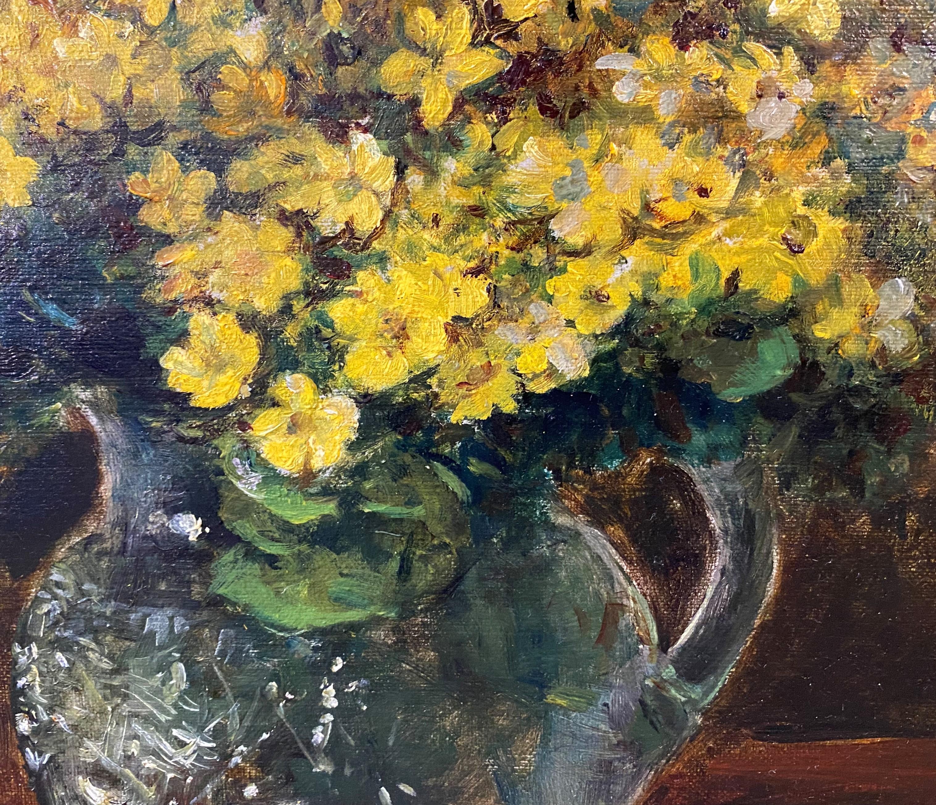 Une belle nature morte avec des fleurs jaunes dans un vase en verre taillé sur une table par l'artiste américain Benjamin Champney (1817-1907). Champney est né à New Ipswich, dans le New Hampshire, et a commencé sa carrière de lithographe à Boston.