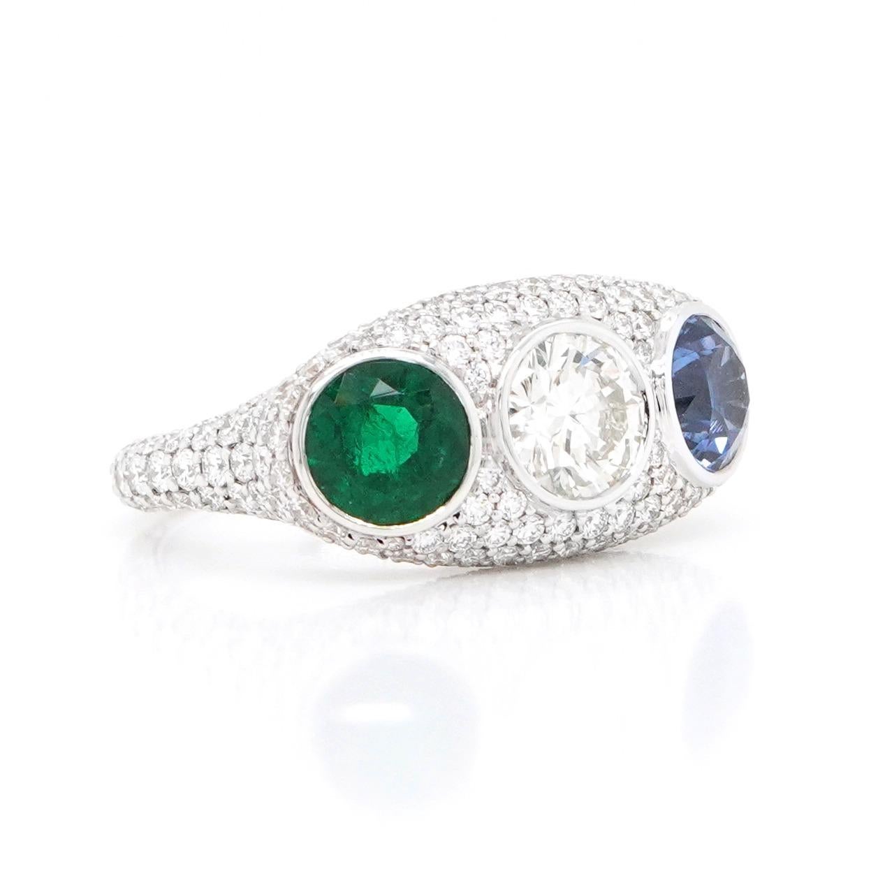 BENJAMIN FINE JEWELRY 0.89 cts Round Brilliant Emerald with Diamond 18K Ring In New Condition For Sale In New York, NY