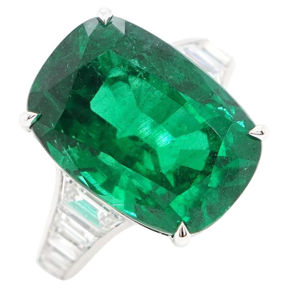 BENJAMIN FINE JEWELRY 12.39 cts  Emerald with Diamond 18K Ring For Sale