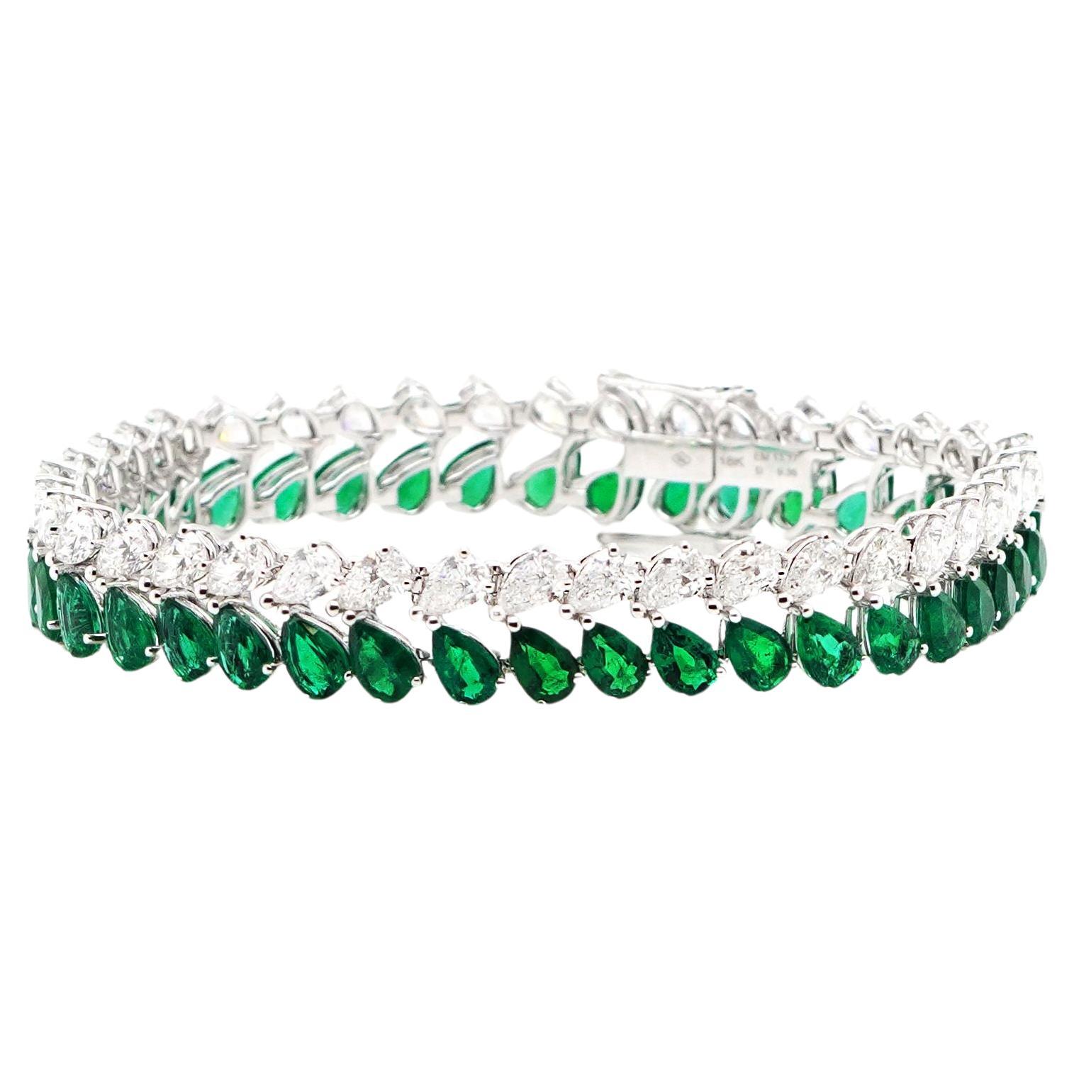 BENJAMIN FINE JEWELRY 13.17 / 9.35 cts Minor Oil Colombian Emerald 18K Bracelet For Sale