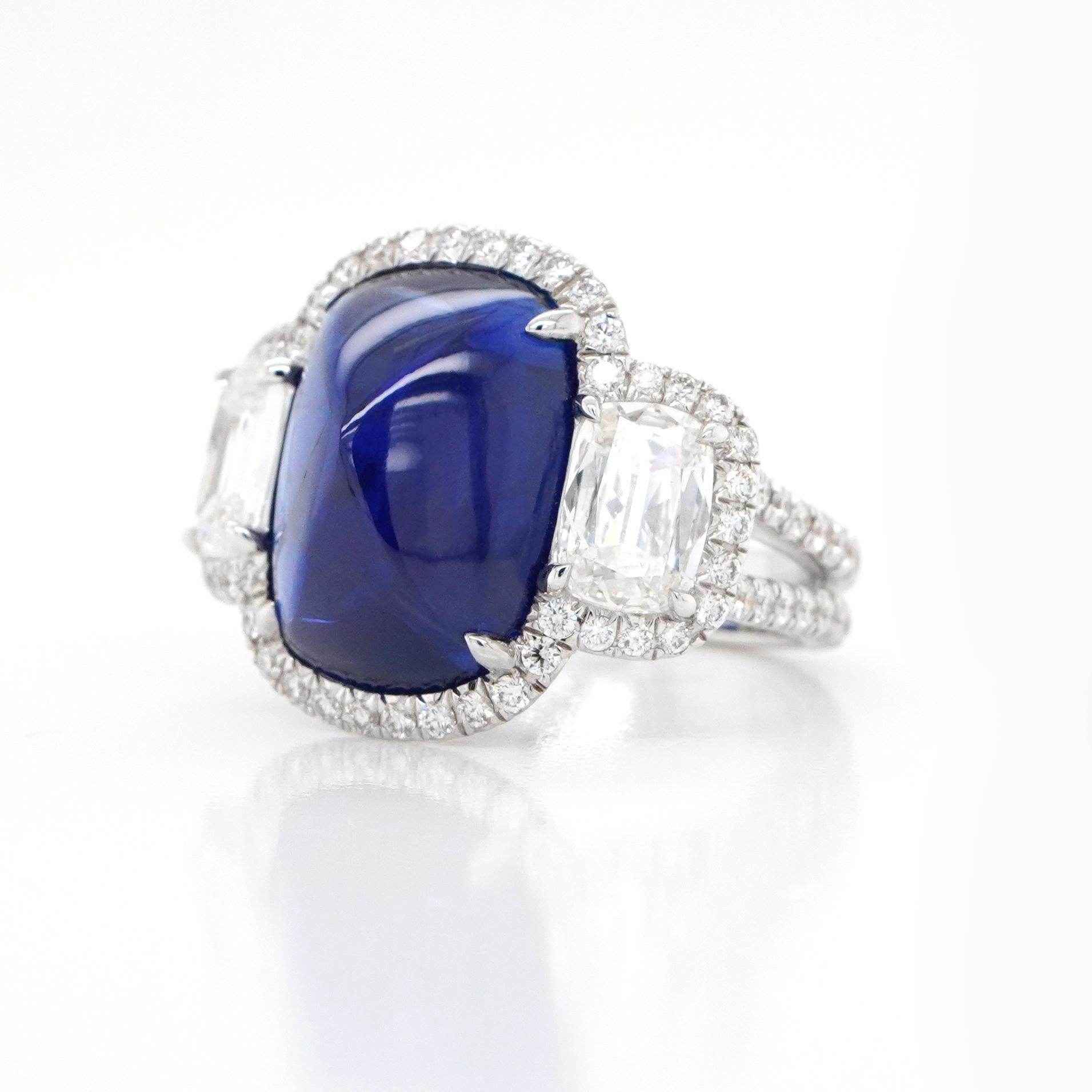 Moderne BENJAMIN FINE JEWELRY, bague 18 carats avec saphir bleu 13,22 carats et diamants en vente