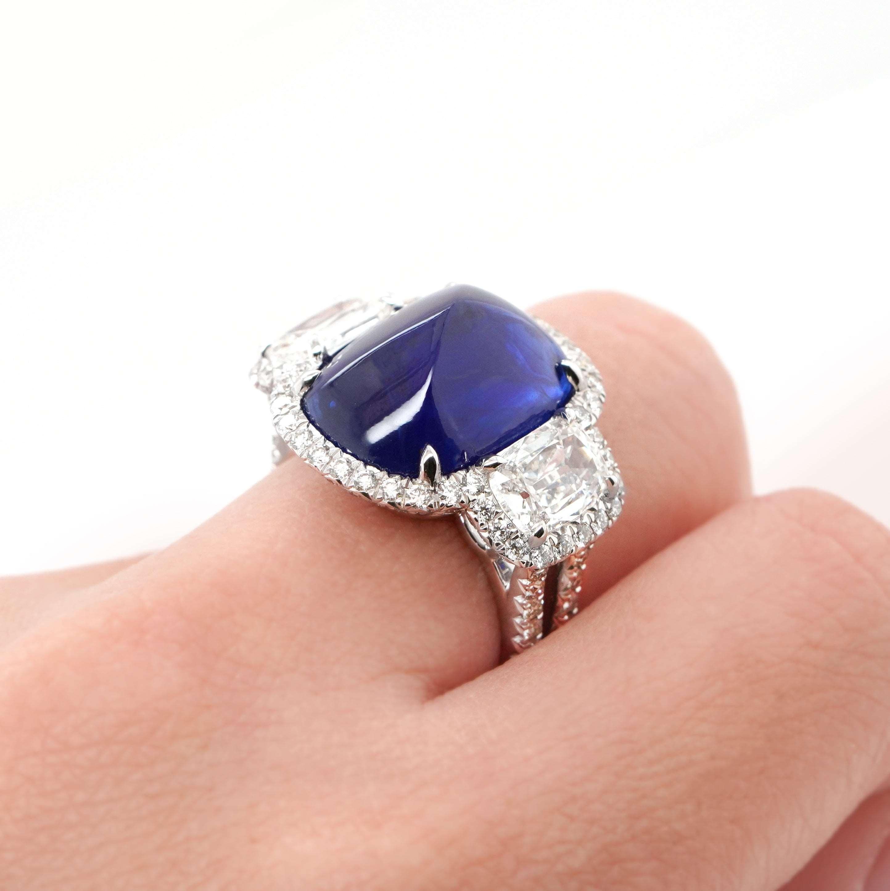 BENJAMIN FINE JEWELRY 13.22 cts Blue Sapphire with Diamond 18K Ring In New Condition For Sale In New York, NY