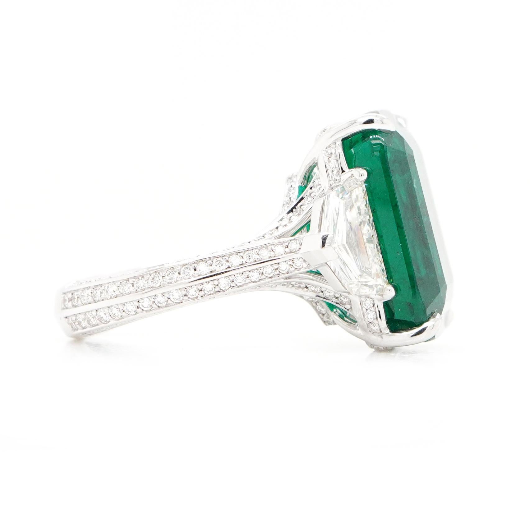 BENJAMIN FINE JEWELRY 14.07 Karat  18 Karat Ring mit Smaragd und Diamant (Achteckschliff)