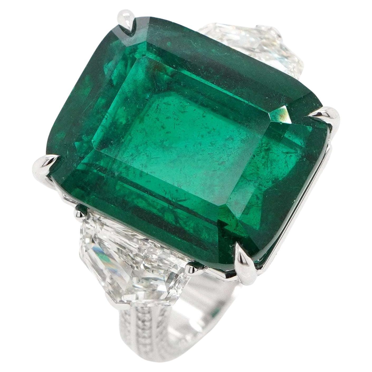 BENJAMIN FINE JEWELRY 14.07 cts  Emerald with Diamond 18K Ring For Sale