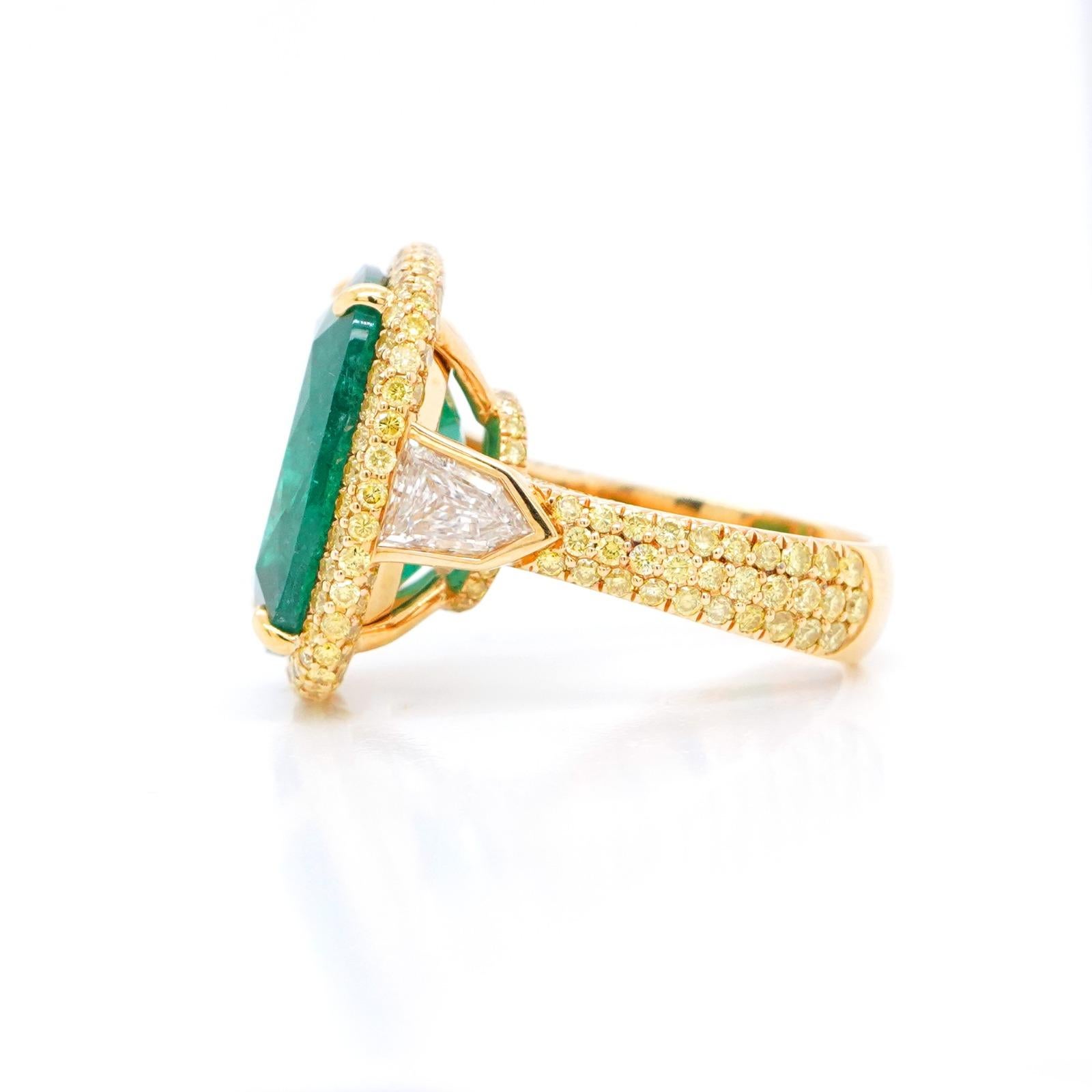 Modern BENJAMIN FINE JEWELRY 15.25 cts Emerald with Diamond 18K Ring For Sale