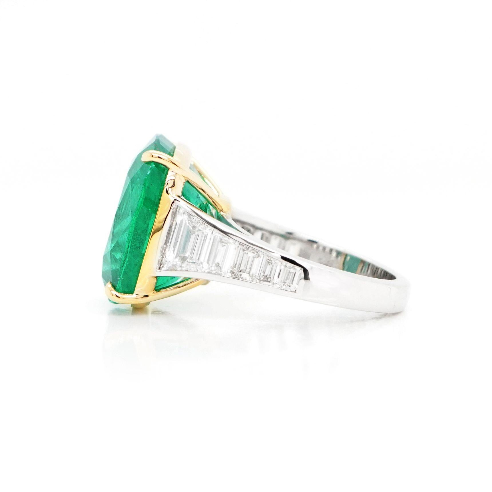 Modern BENJAMIN FINE JEWELRY 15.26 cts  Emerald with Diamond 18K Ring For Sale