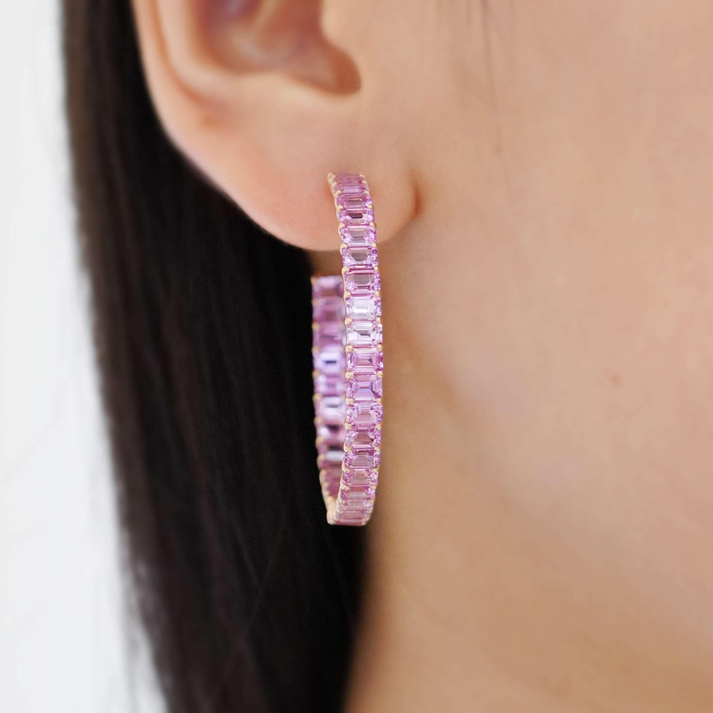 Taille octogone BENJAMIN FINE JEWELRY Créoles d'éternité 18 carats avec saphirs fantaisie octogonaux 16,41 carats en vente