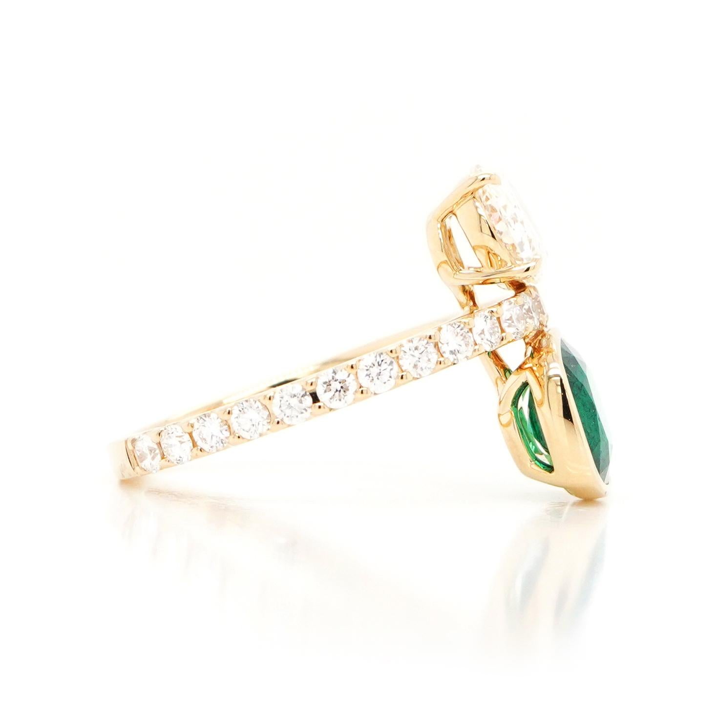 Modern BENJAMIN FINE JEWELRY 1.82 cts Emerald with Diamond 18K Ring For Sale