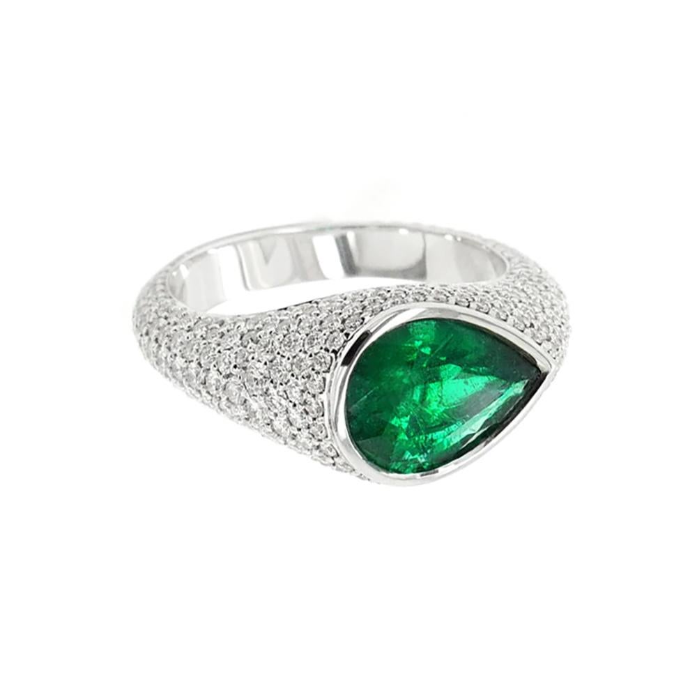 Modern BENJAMIN FINE JEWELRY 1.84 cts Emerald with Diamond Pavé 18K Ring For Sale