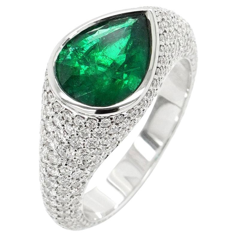 BENJAMIN FINE JEWELRY 1.84 cts Emerald with Diamond Pavé 18K Ring For Sale