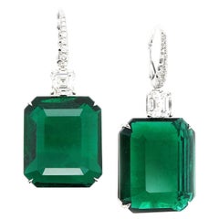 BENJAMIN FINE JEWELRY, boucles d'oreilles 18 carats avec émeraude 21,81 / 18,80 cts 