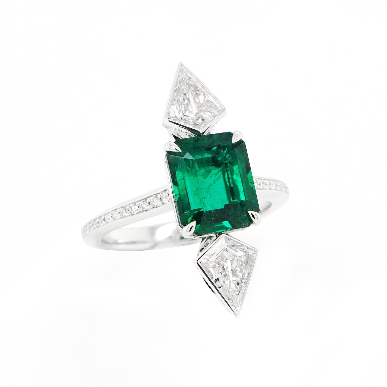 Modern BENJAMIN FINE JEWELRY 2.48 cts Emerald with Diamond 18K Ring For Sale