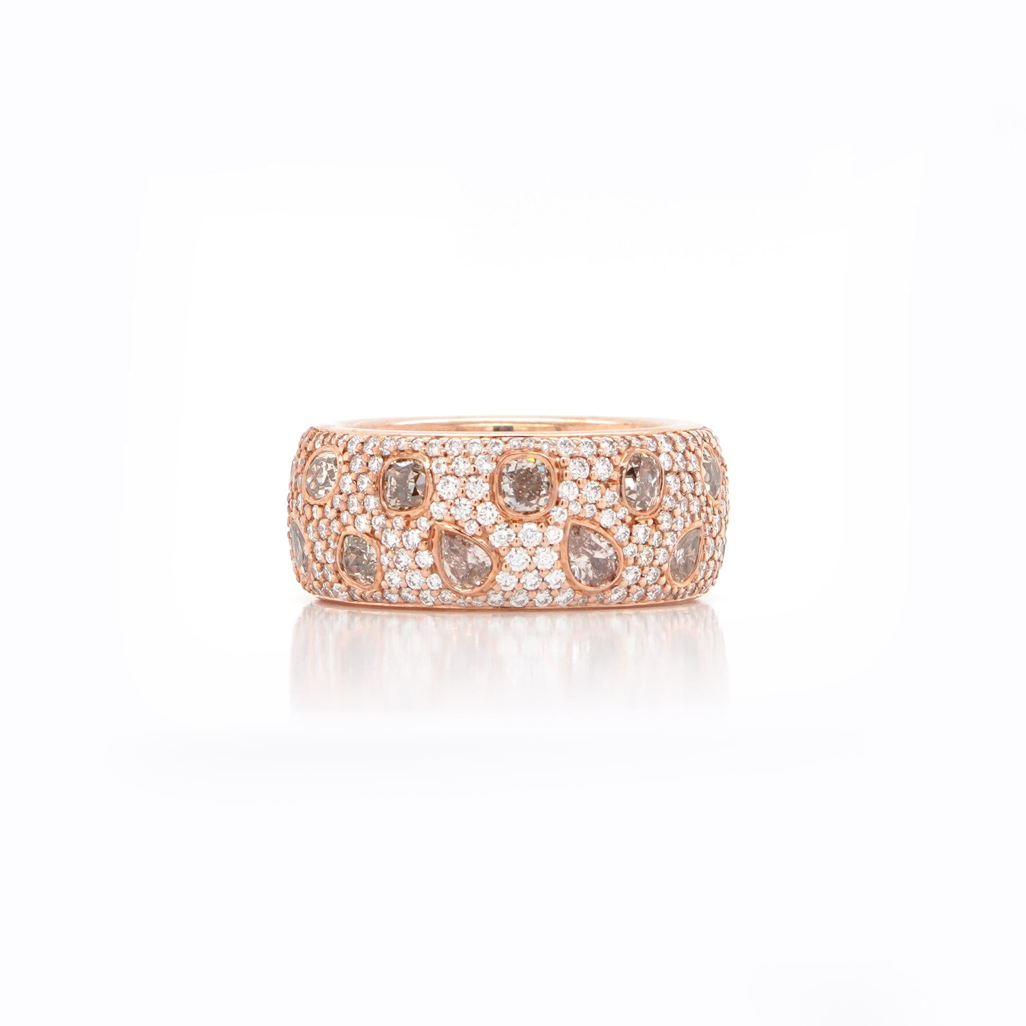 De Benjamin Fine Jewelry, un grossiste/détaillant renommé et respecté situé au cœur de Bangkok. Il est stratégiquement positionné pour répondre aux besoins de la clientèle locale et internationale. En outre, nous disposons d'un bureau sur la