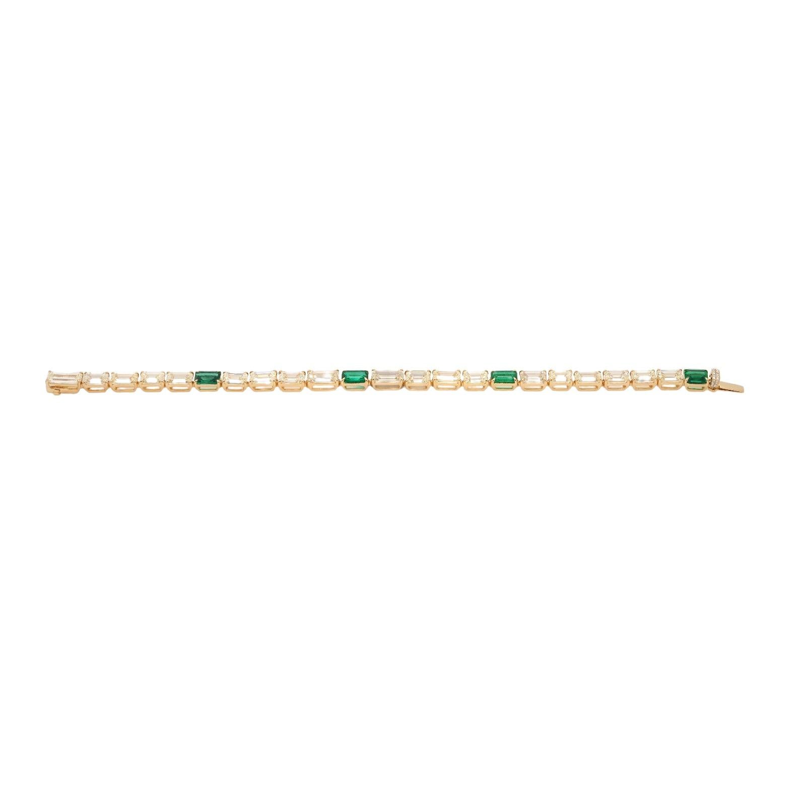 Modern BENJAMIN FINE JEWELRY 3.47 cts Emerald with Diamond 18K Bracelet For Sale