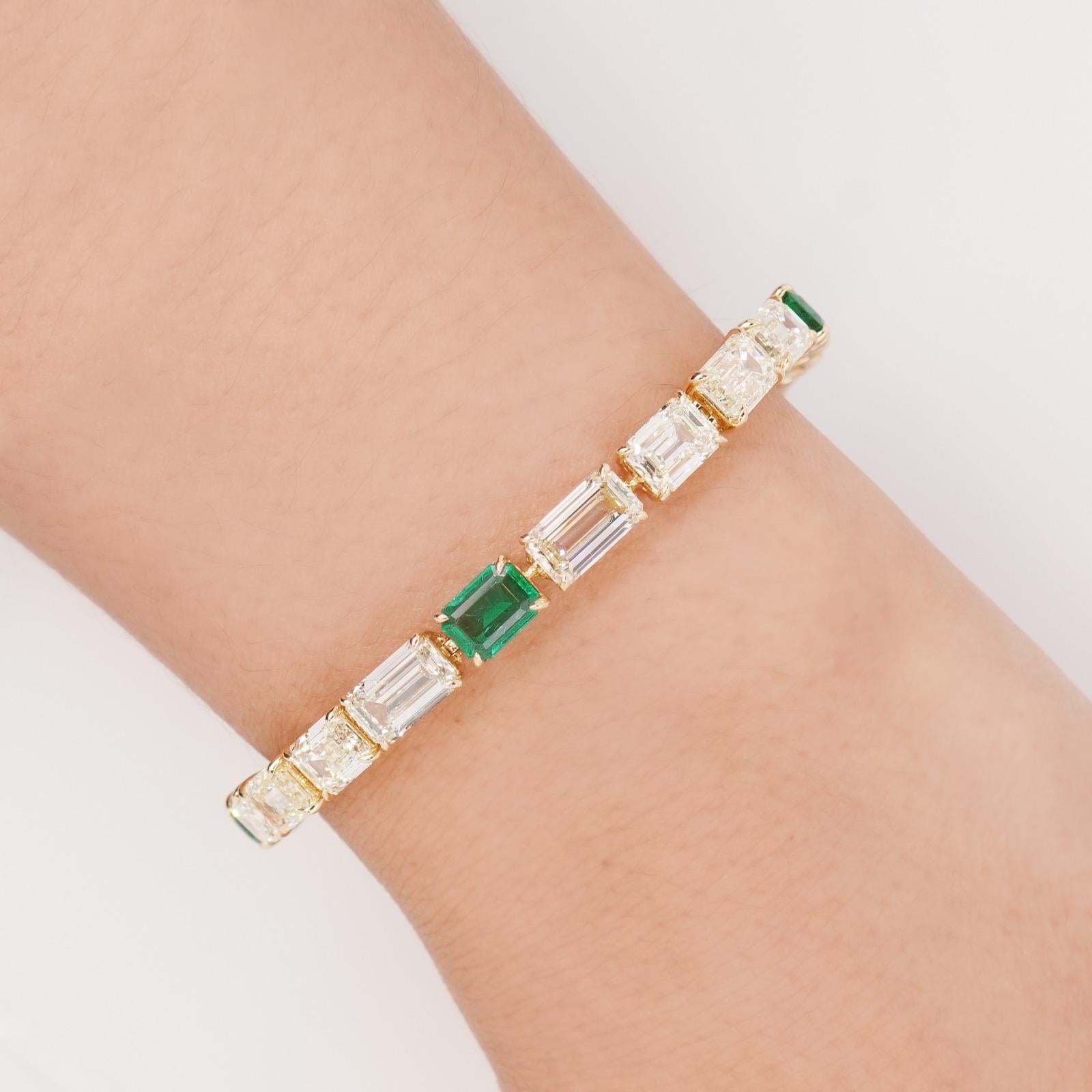 BENJAMIN FINE JEWELRY 3.47 cts Emerald with Diamond 18K Bracelet In New Condition For Sale In New York, NY