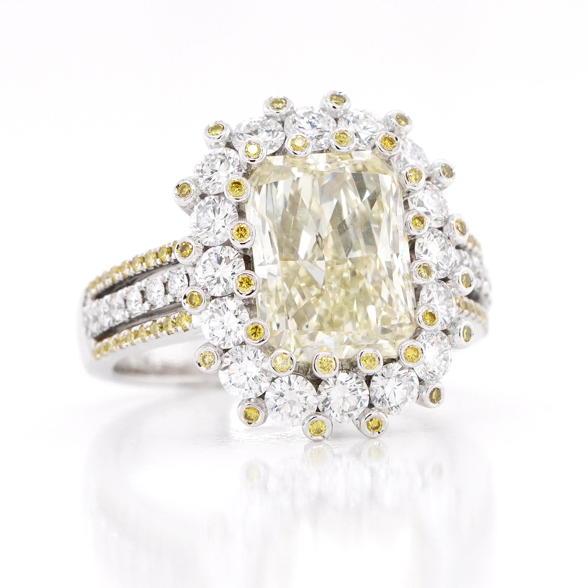 Modern BENJAMIN FINE JEWELRY 3.51 cts Radiant Yellow Diamond 18K Ring For Sale