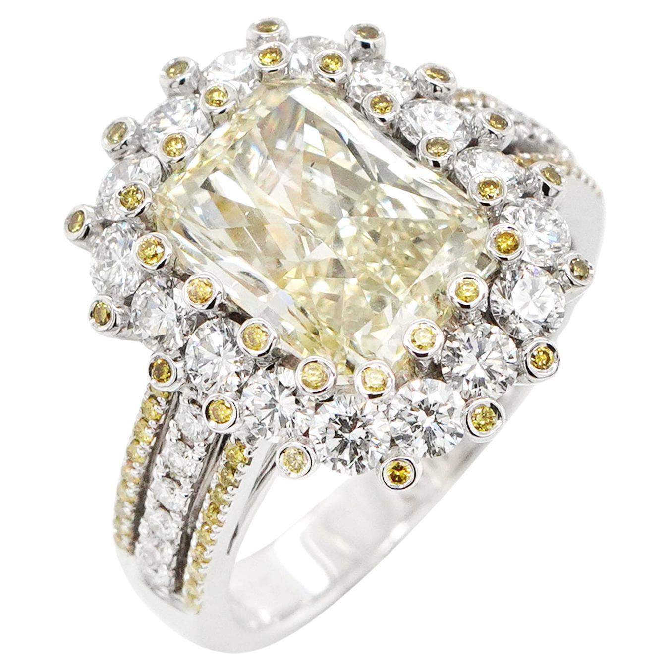 BENJAMIN FINE JEWELRY 3.51 cts Radiant Yellow Diamond 18K Ring For Sale
