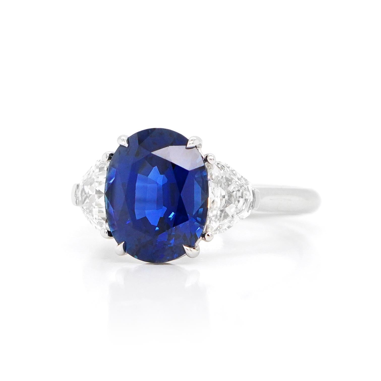 Modern BENJAMIN FINE JEWELRY 4.30 cts Unheated Blue Sapphire with Diamond 18K Ring For Sale